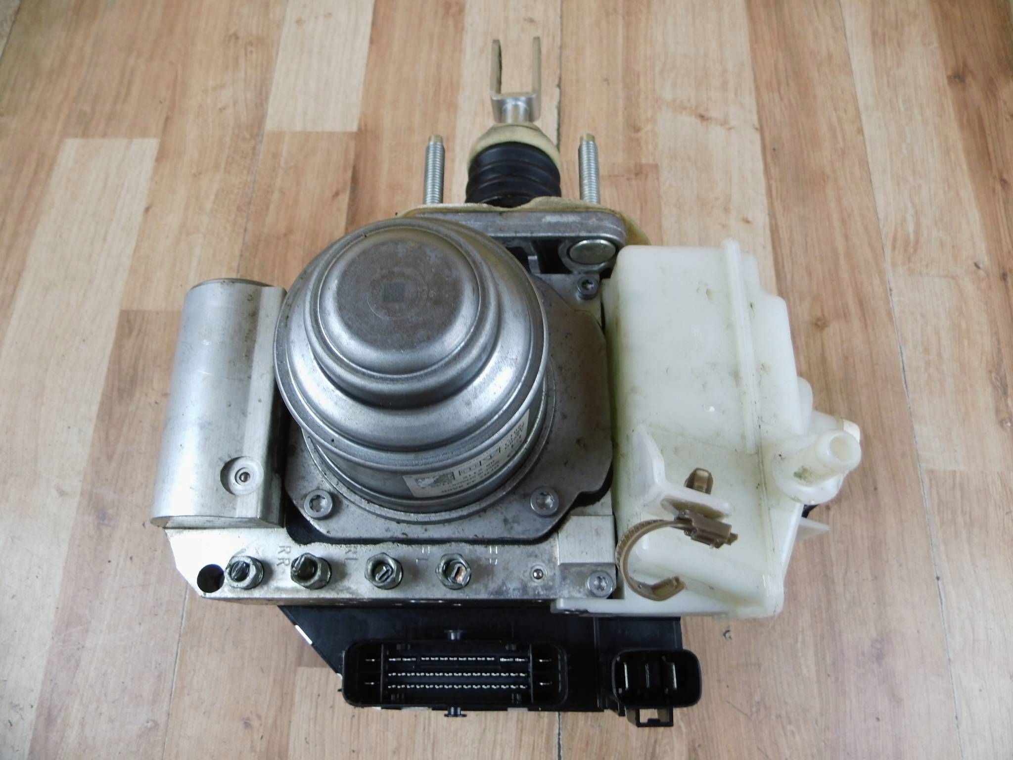 Mazda CX-30 Servofreno ABS servo DFR7439A0B