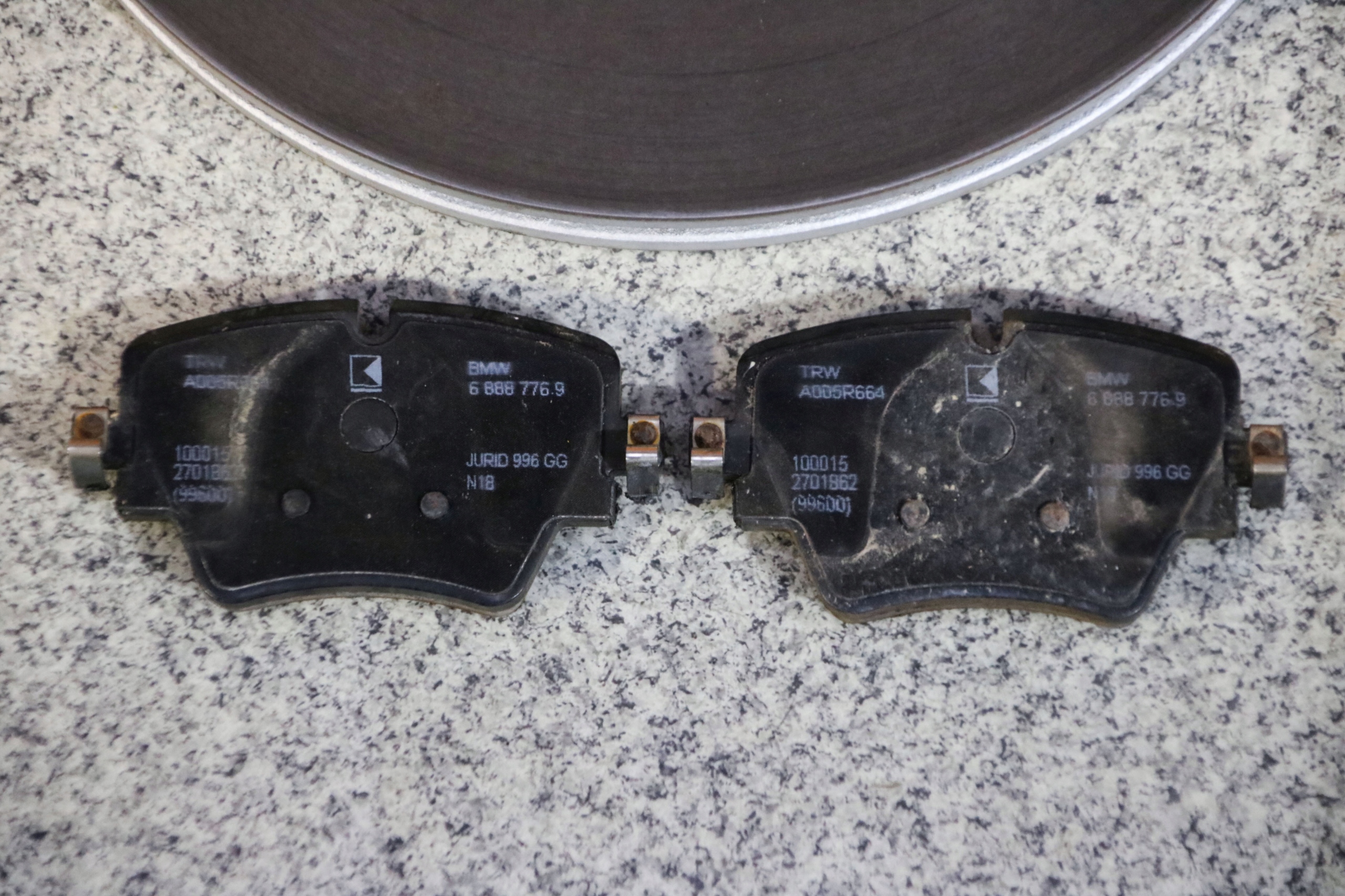 BMW G20 330i discs plates front 330x24 3 km !!!