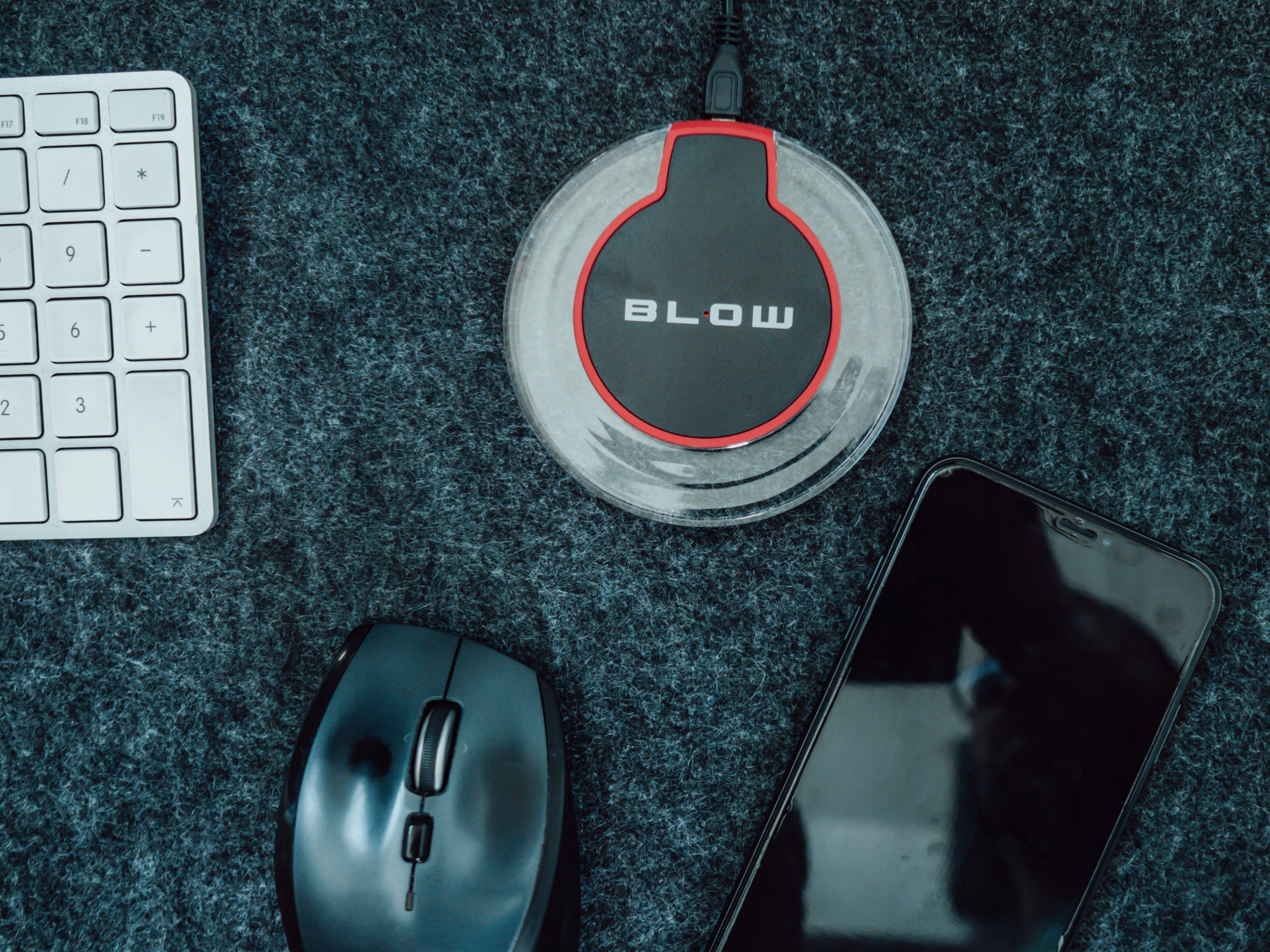 ŁADOWARKA BEZPRZEWODOWA SZYBKA INDUKCYJNA DO TELEFONU ZEGARKA SŁUCHAWEK Qi Kolor czarny