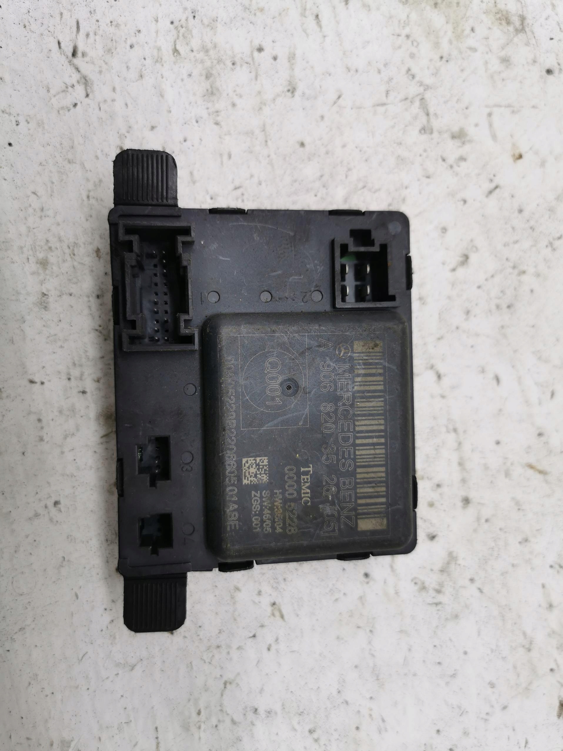 module door MERCEDES SPRINTER W906 A9068203526