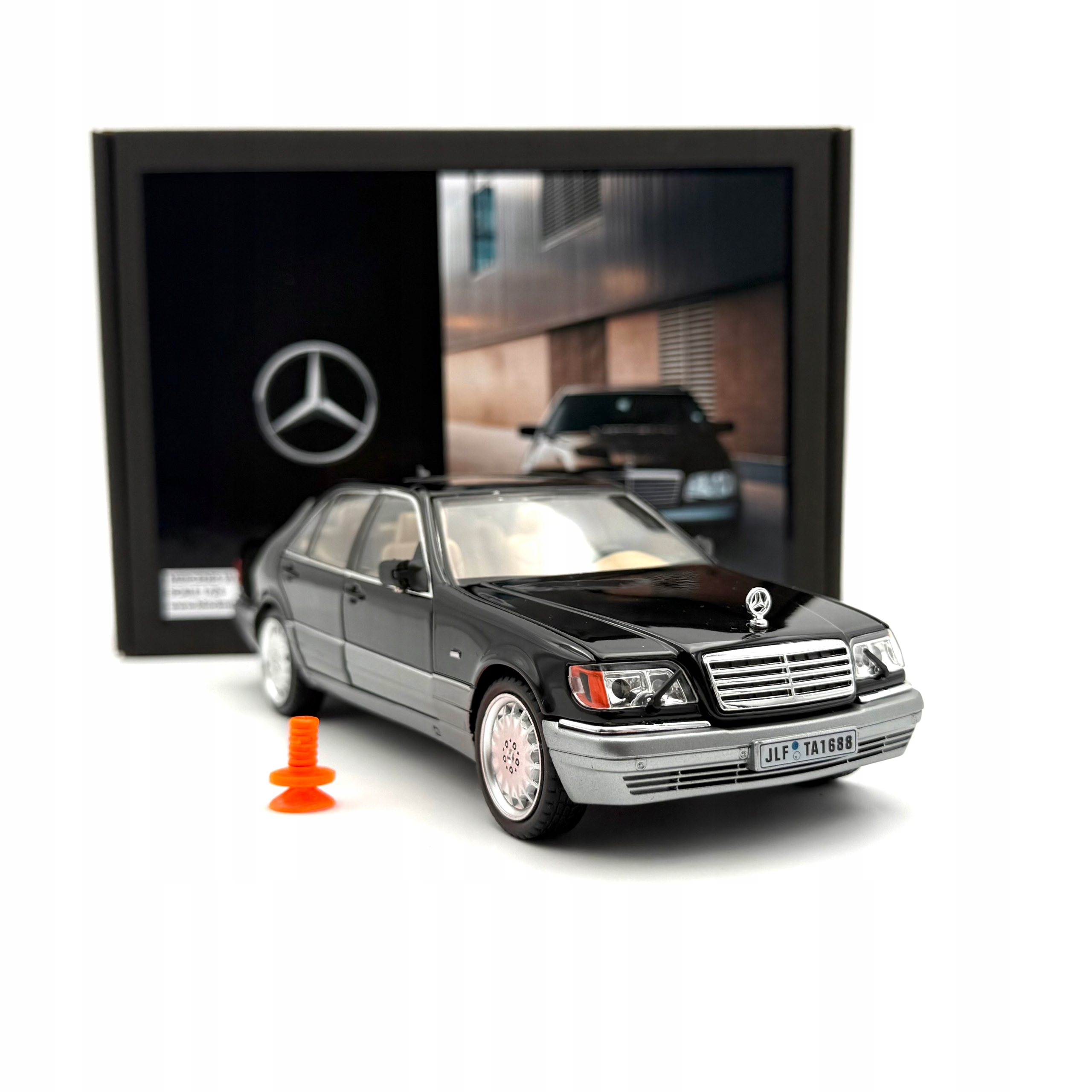 Samochód Mercedes-Benz W140 320SEL 1:24 czarno szary