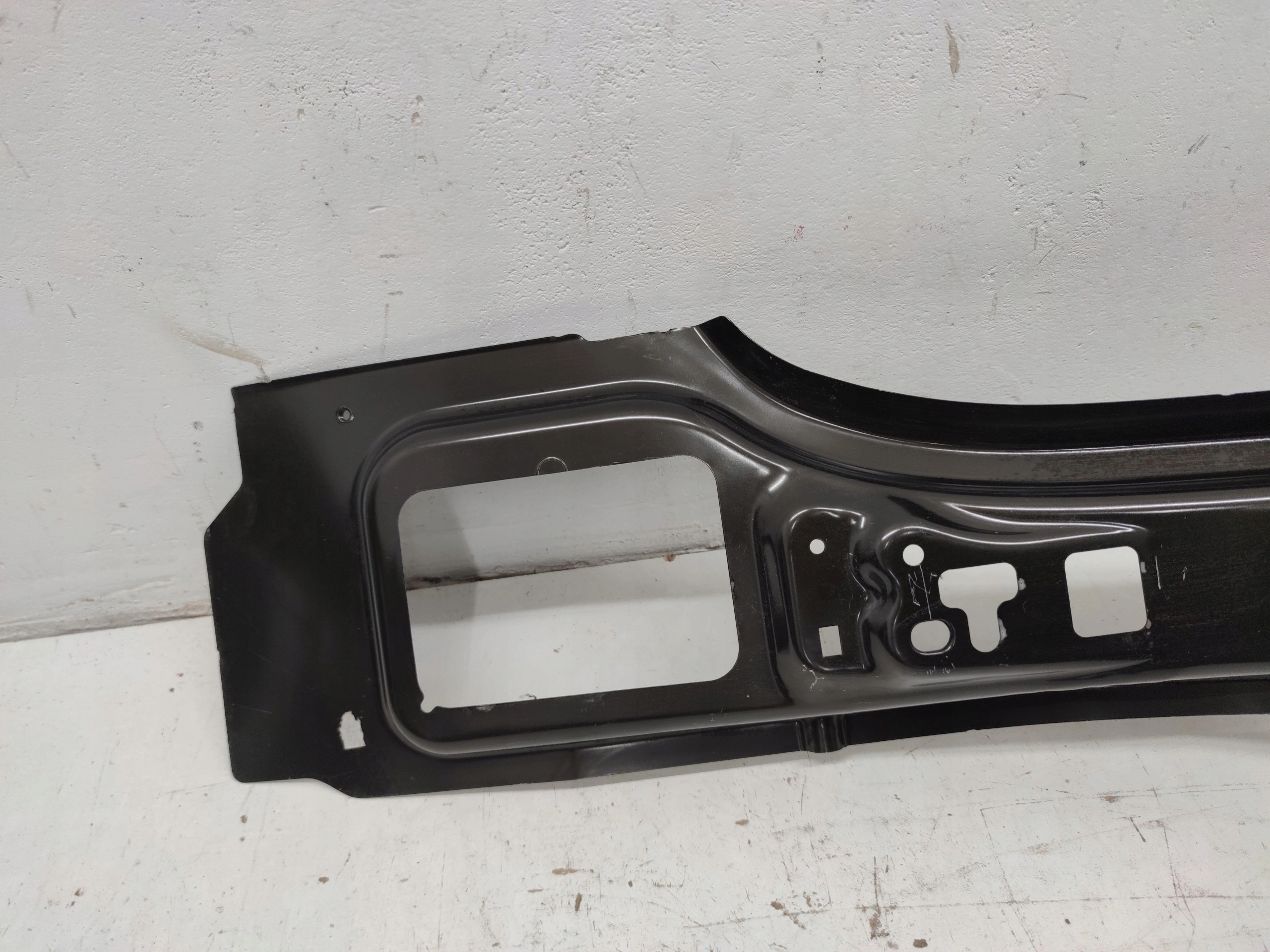 PAS TYŁ TYLNY PEUGEOT 208 I 10-18 Numer katalogowy części 9677642780