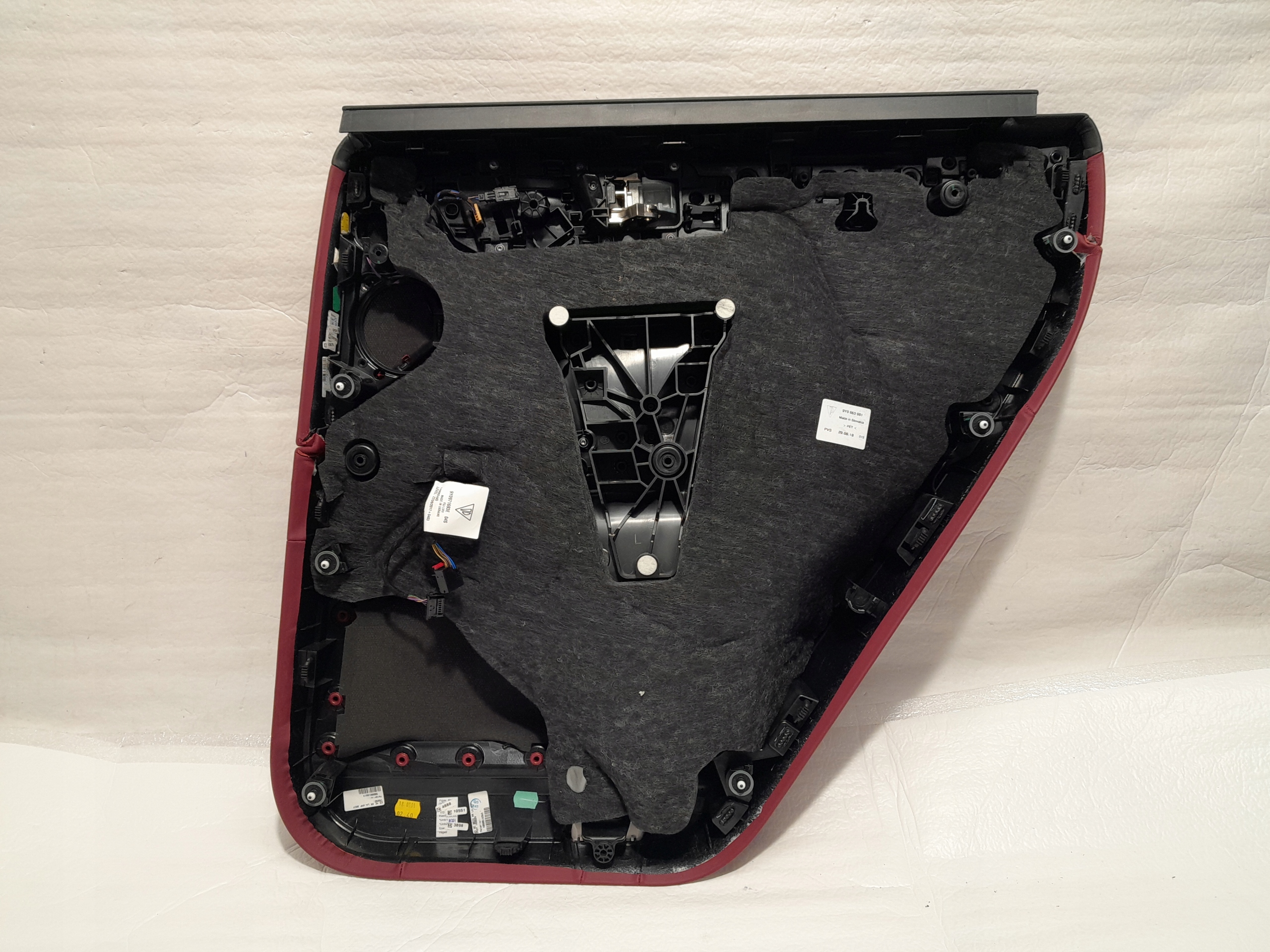 PORSCHE CAYENNE 9Y side door left rear part BOSE