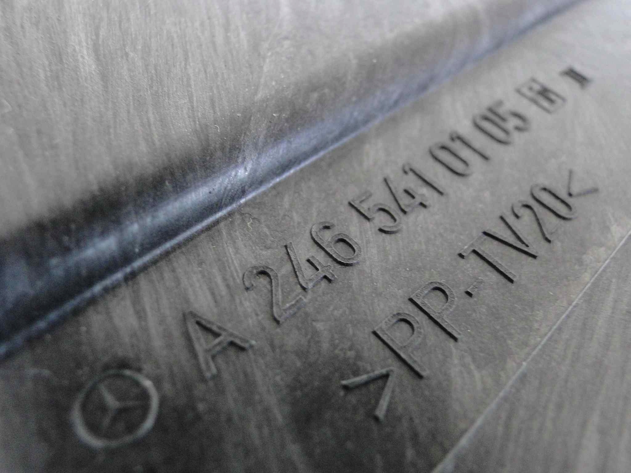 MERCEDES CLA 117 OSŁONA PRZEDNIA AKUMULATORA Producent części Mercedes-Benz OE