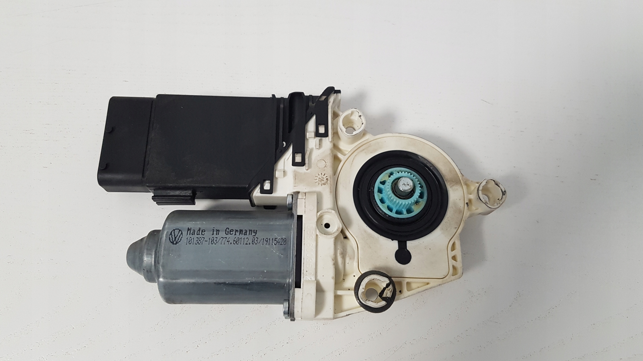 МОТОРЧИК ВЕТРОВОГО СТЕКЛА ЛЕВЫЙ ПЕРЕДНИЙ SEAT 1C0959801B