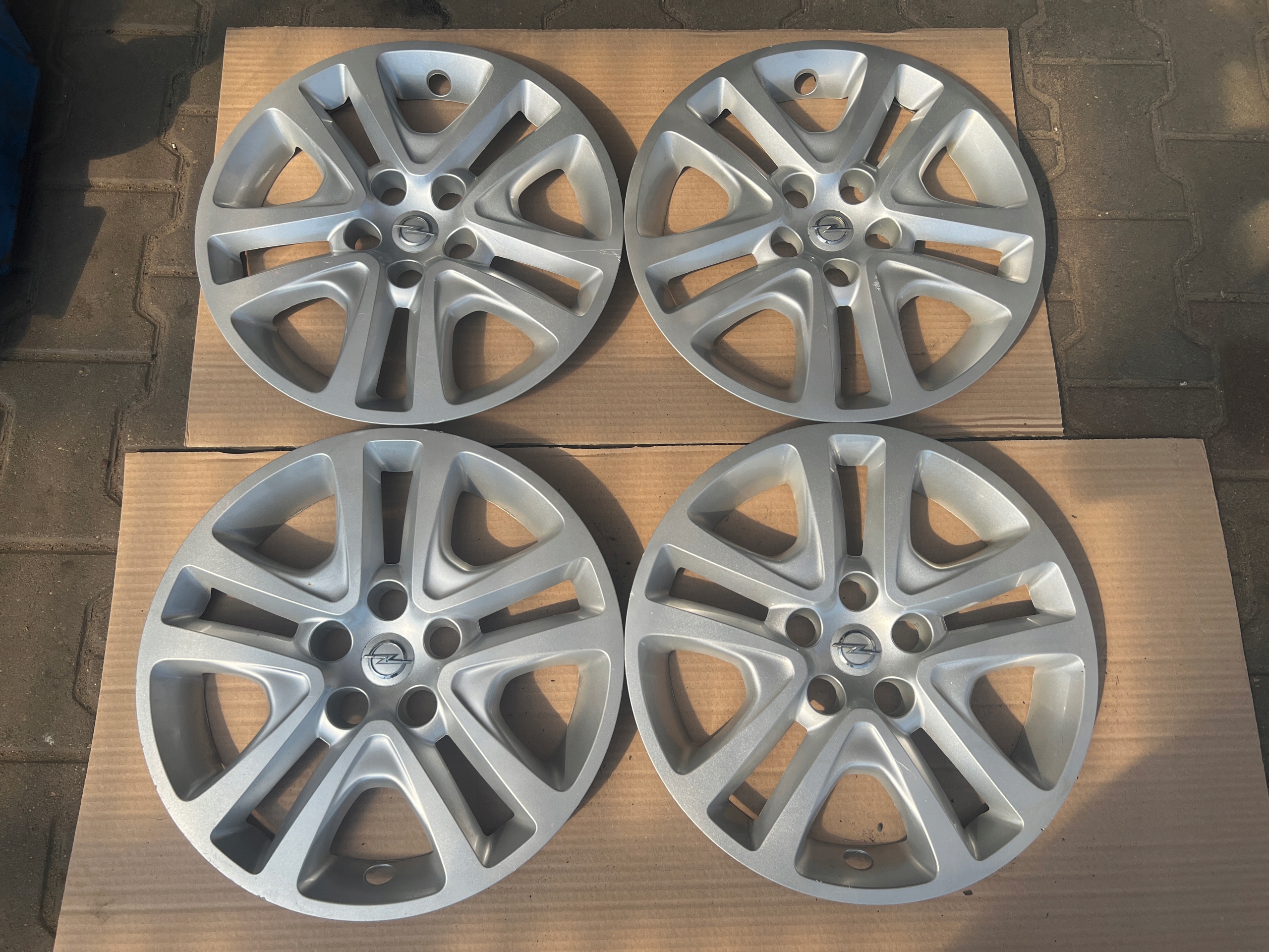 KOŁPAKI KAPSLE OPEL ASTRA K STRUKTURA 16'' 13409779