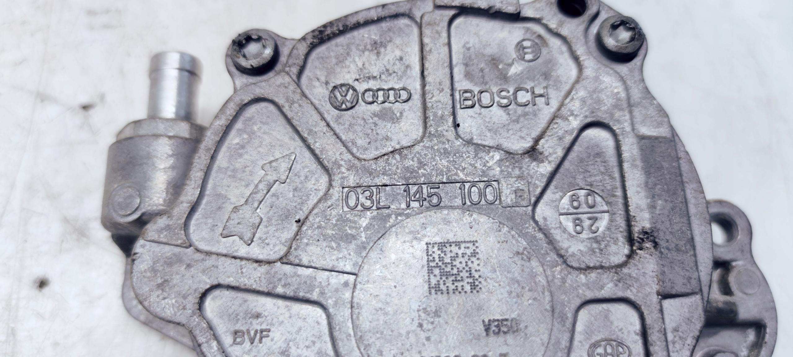POMPA VACUM AUDI A4 B8 A5 Q5 A6 2.0 TDI 03L145100F