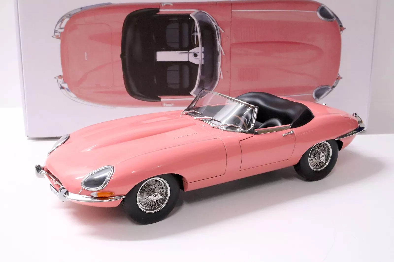 Norev Jaguar E-Type Cabriolet 1962 Pink Limited Edition 300 ks pouze 1:12