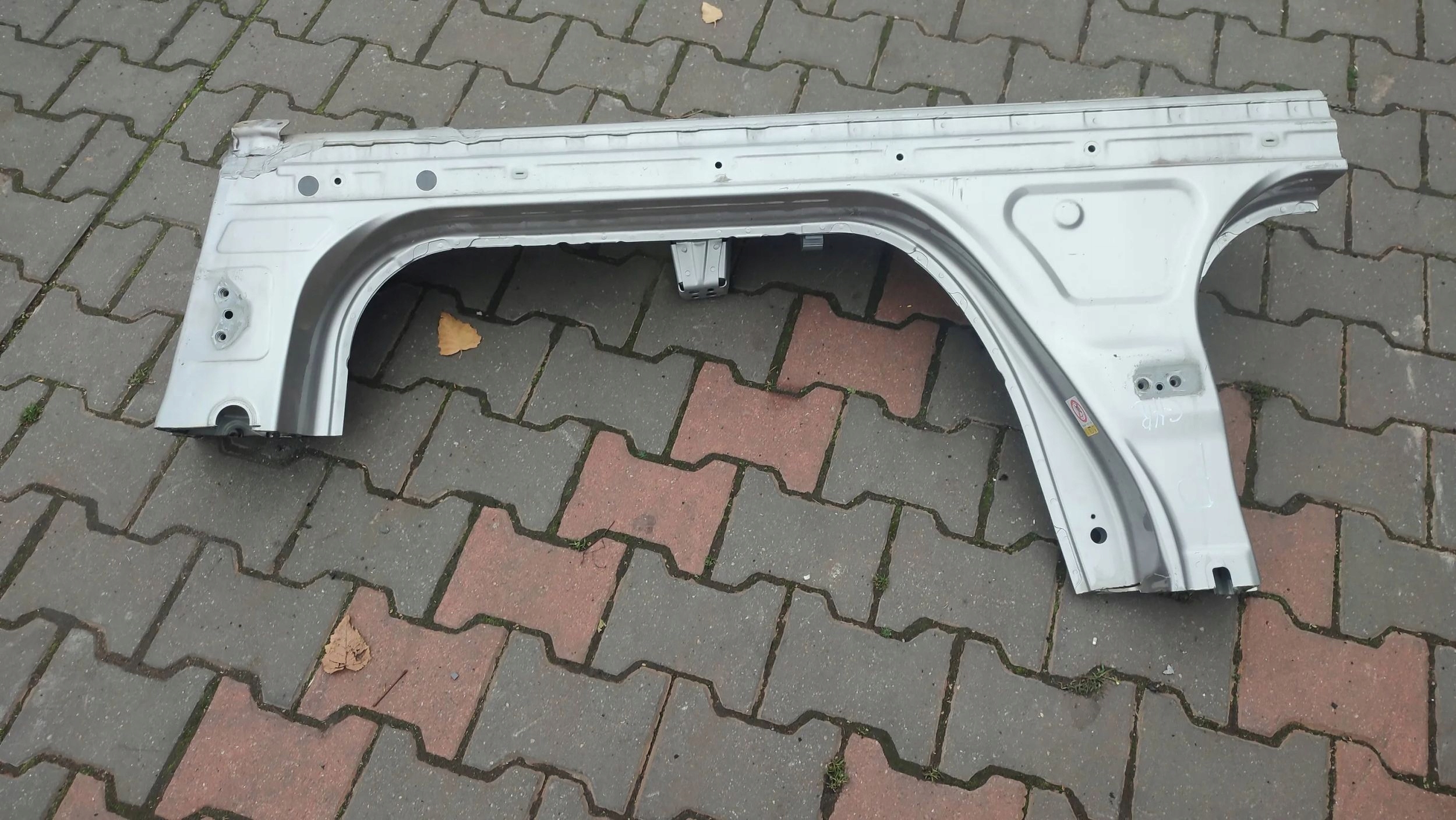Toyota C-HR and 2019 right side threshold