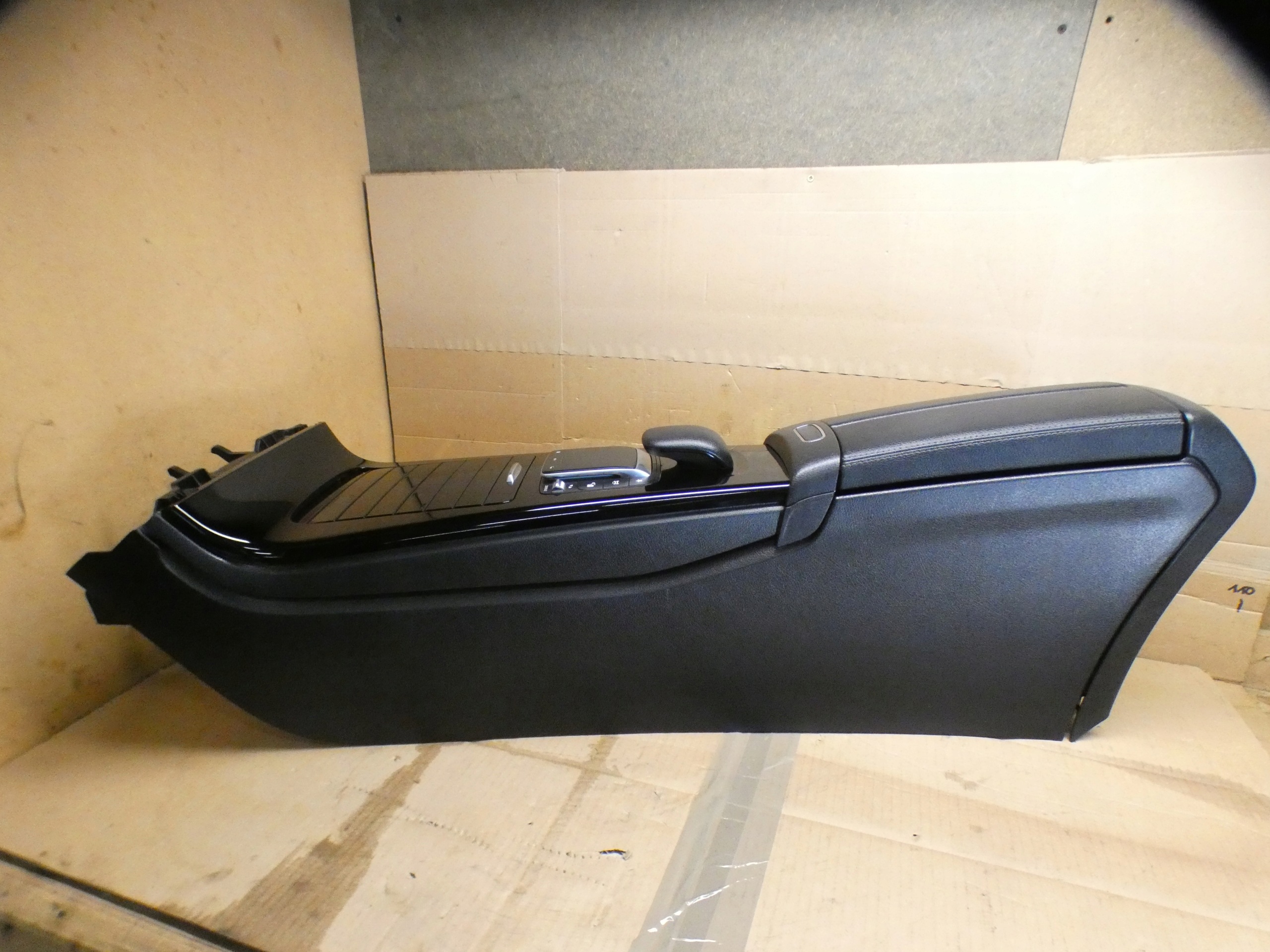 mitteltunnel mitte armlehne MERCEDES A klasse W177 18- HB