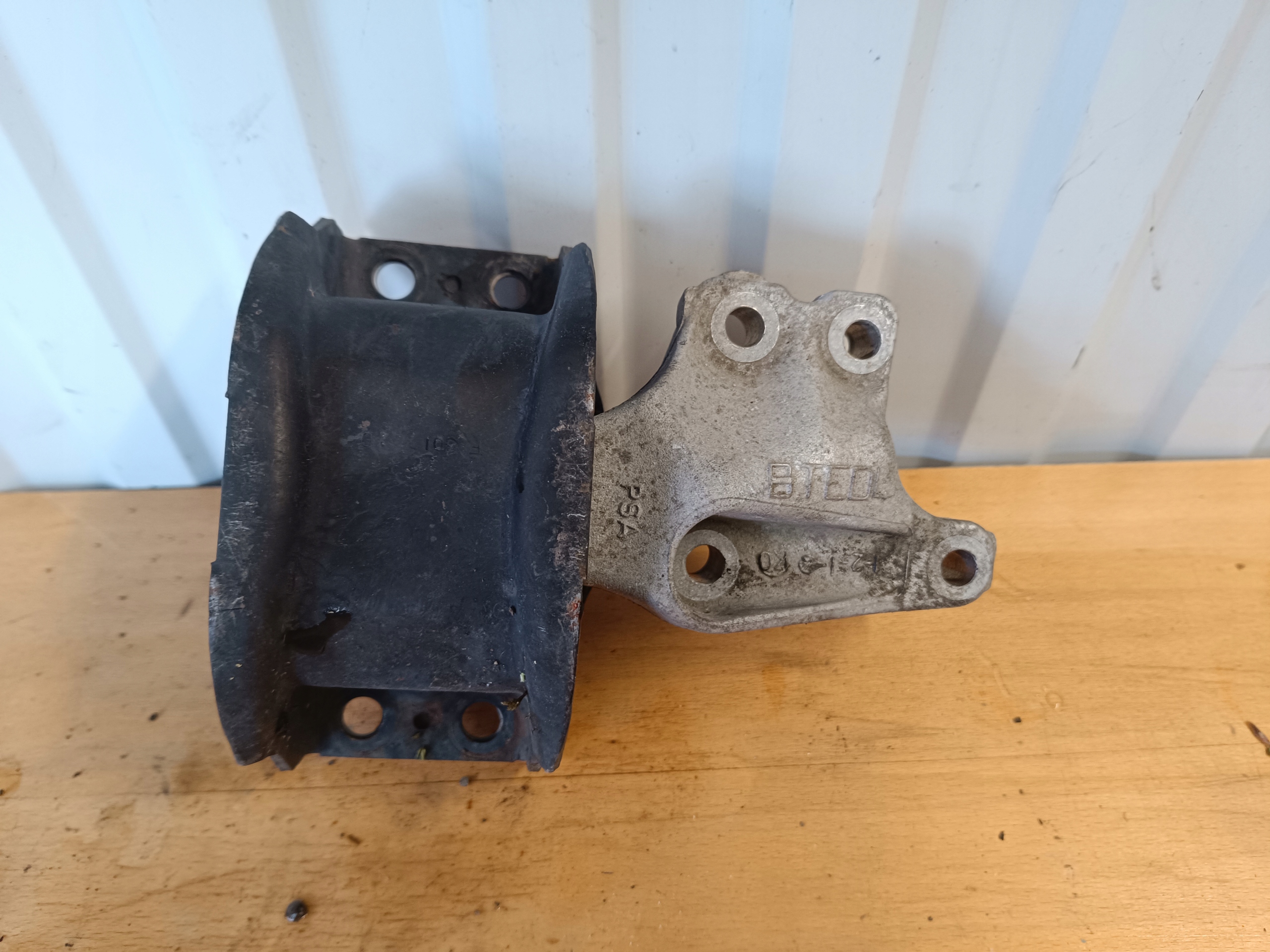 holder engine mount CITROEN C4 PICASSO 2.0 9681855180