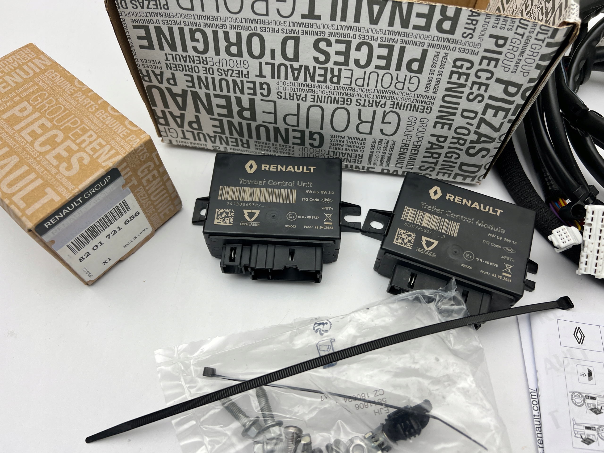 RENAULT AUSTRAL WIĄZKA MODUŁ GNIAZDO HAKA HOLOWNICZEGO ORYGINAŁ N 22- Producent Renault