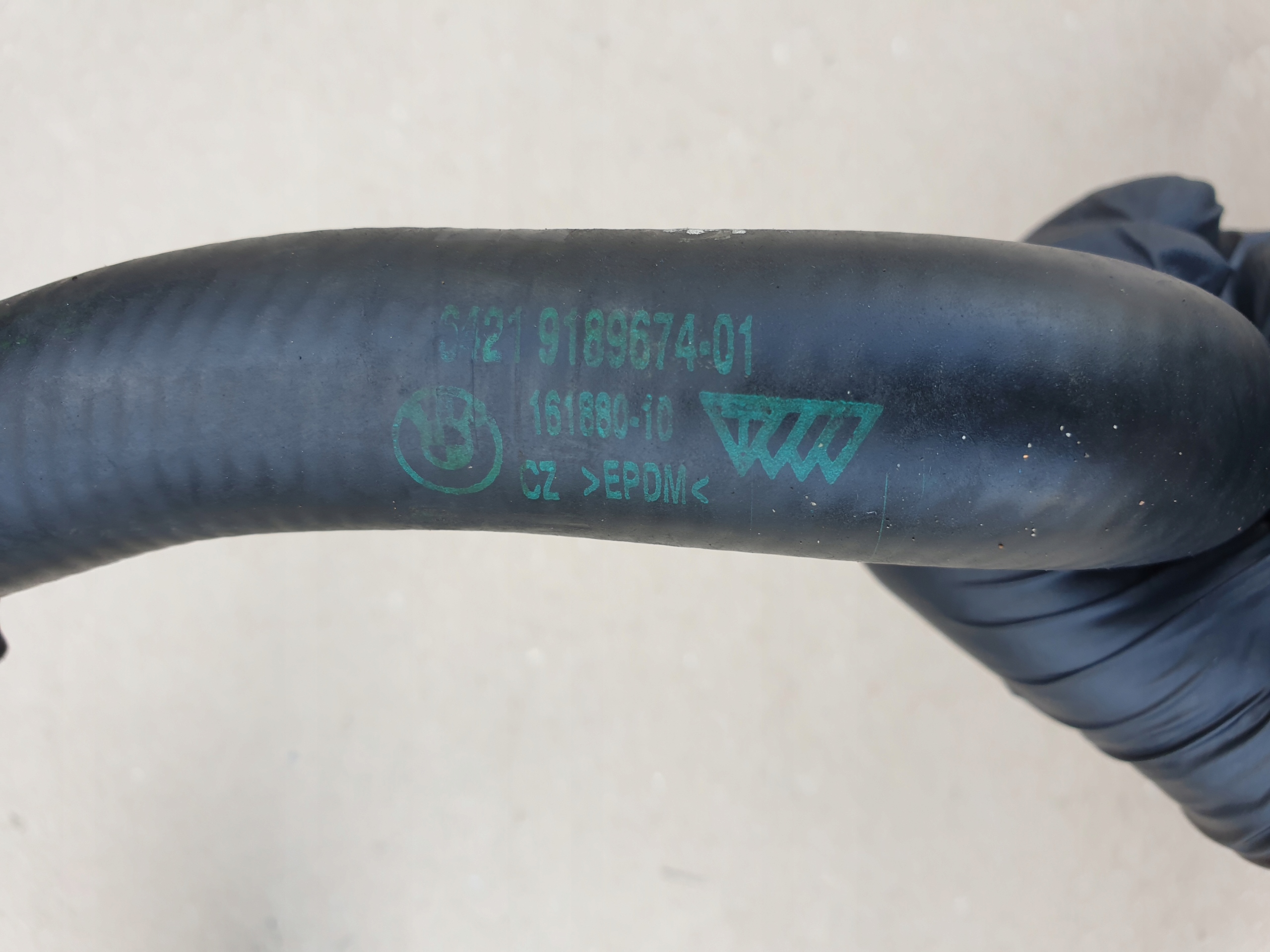 prijenos crijevo cijev vode BMW 3 E90 E91 E92 3.0 D 9189674 OE EUROPA