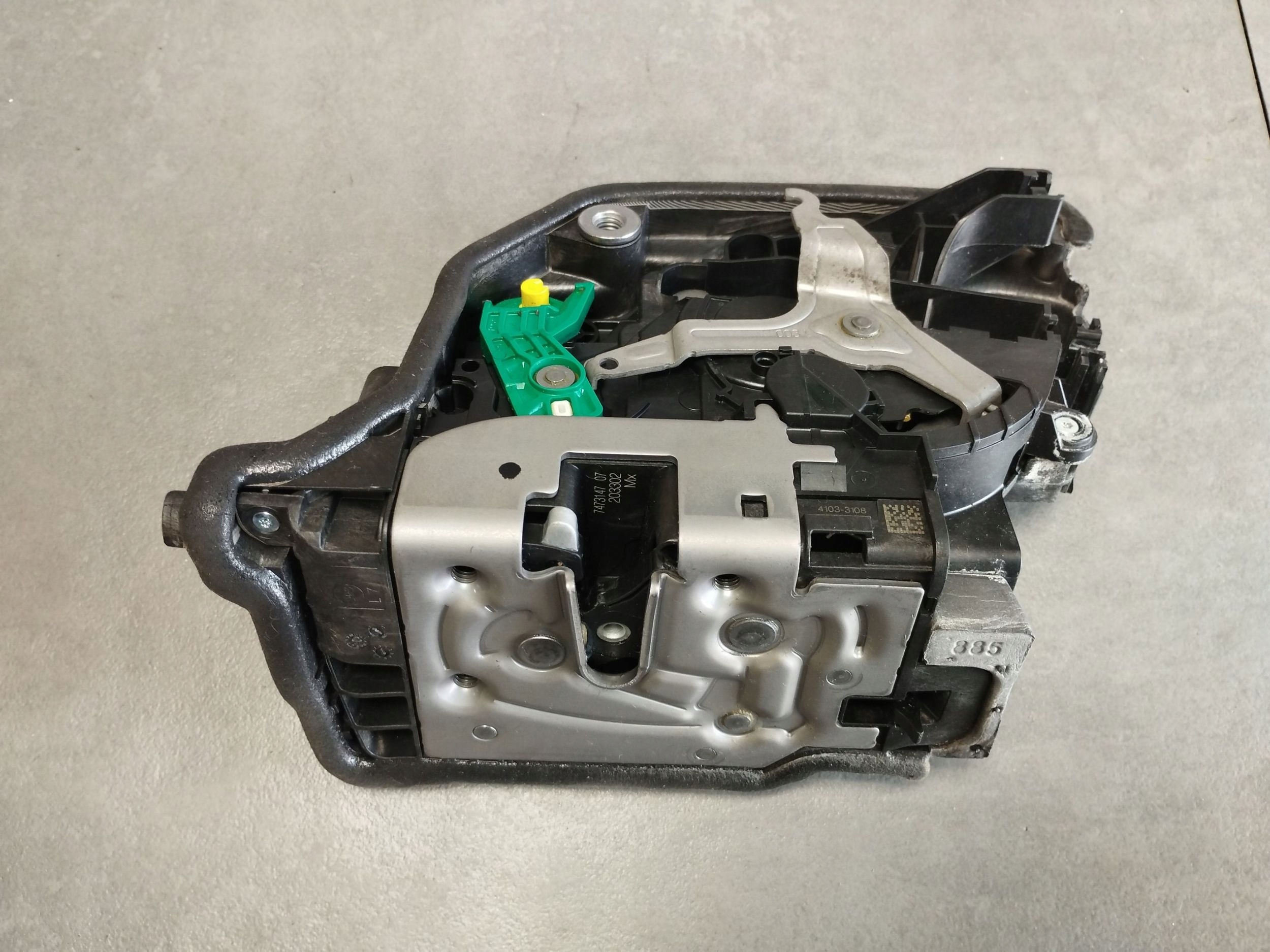 BMW X4M F98 lock left rear part 7473147