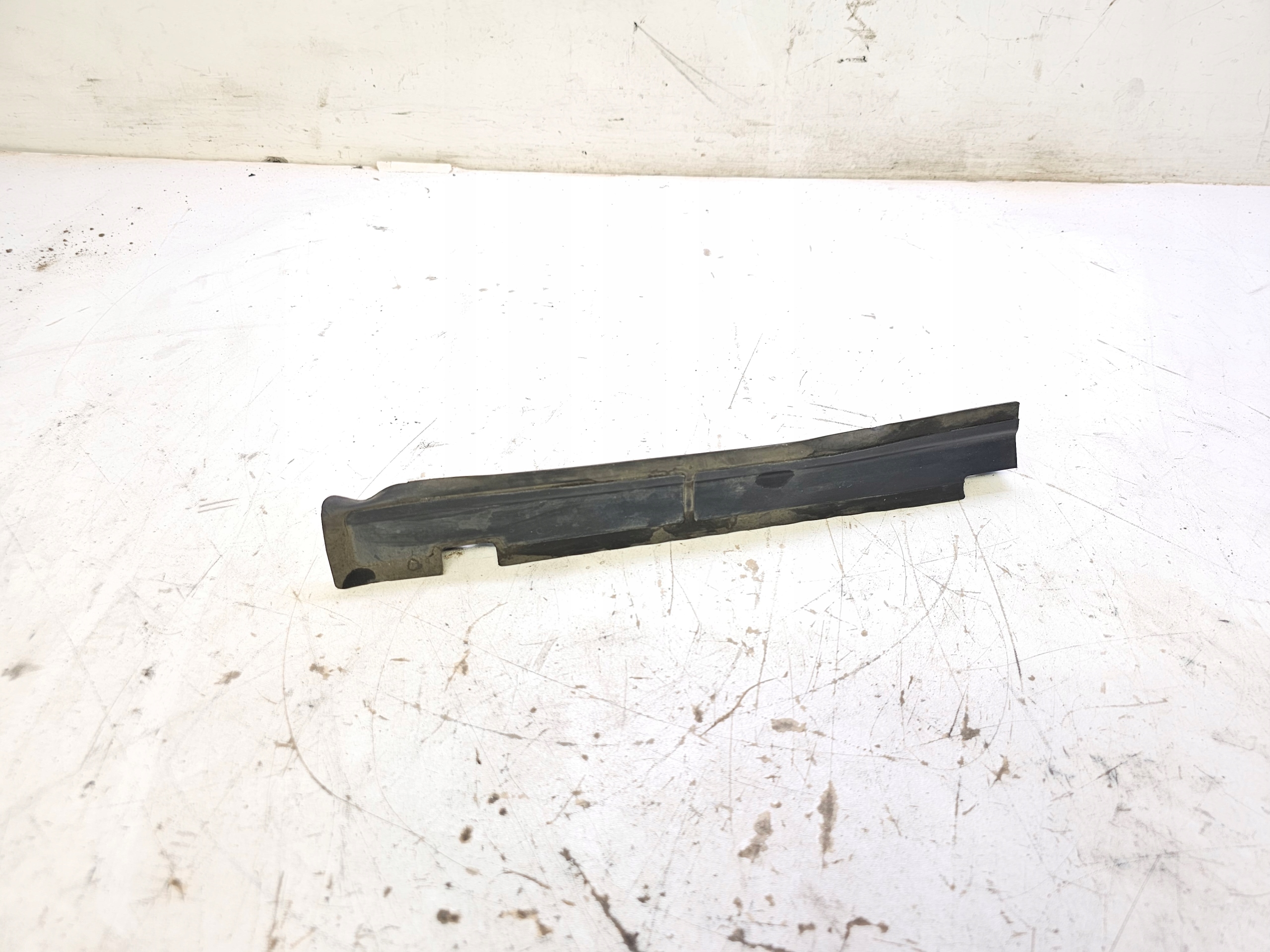 kryt chladiče levá AUDI A1 8X 8X0121331