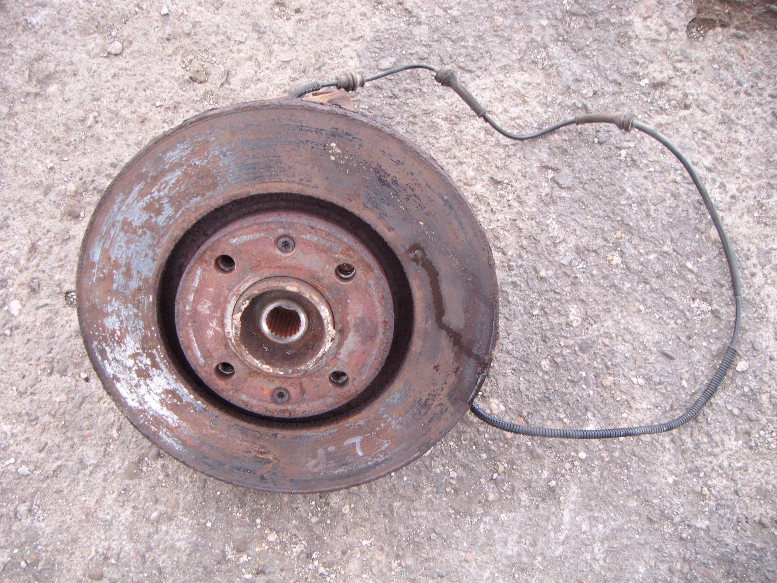 PEUGEOT 207 1.4 VTI ZWROTNICA PIASTA LEWY PRZÓD