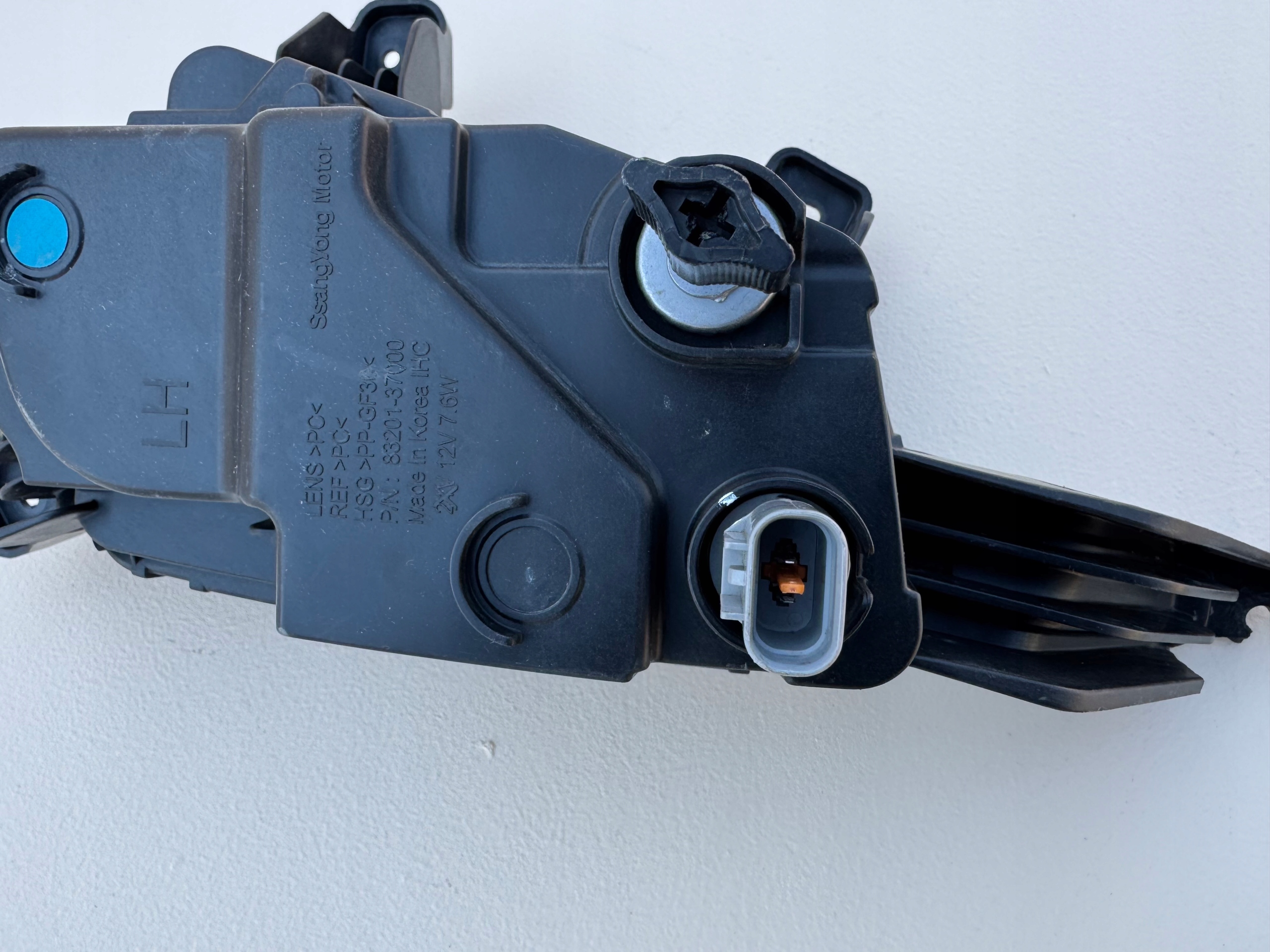 KORANDO IV 4 19R- галоген левая перед левый передний