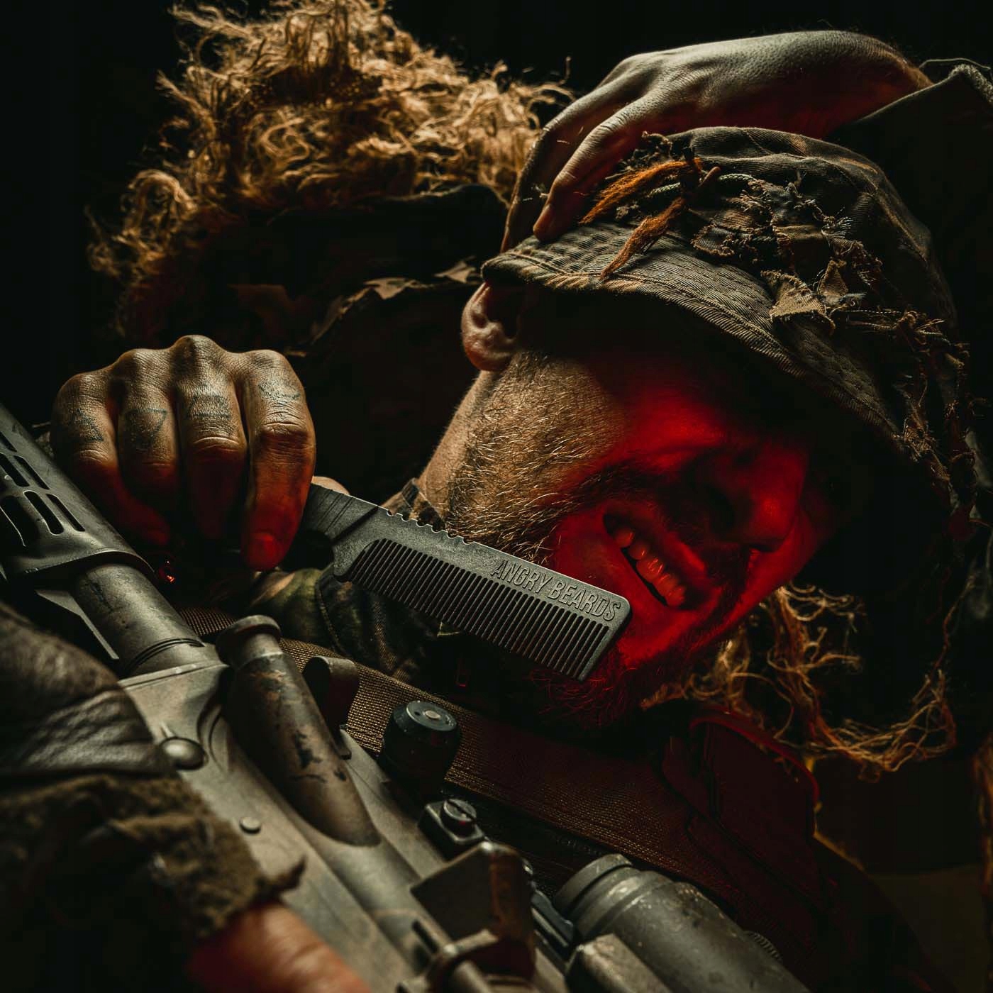 Grzebień do brody Combat Comb Military Angry Kolor dominujący czarny