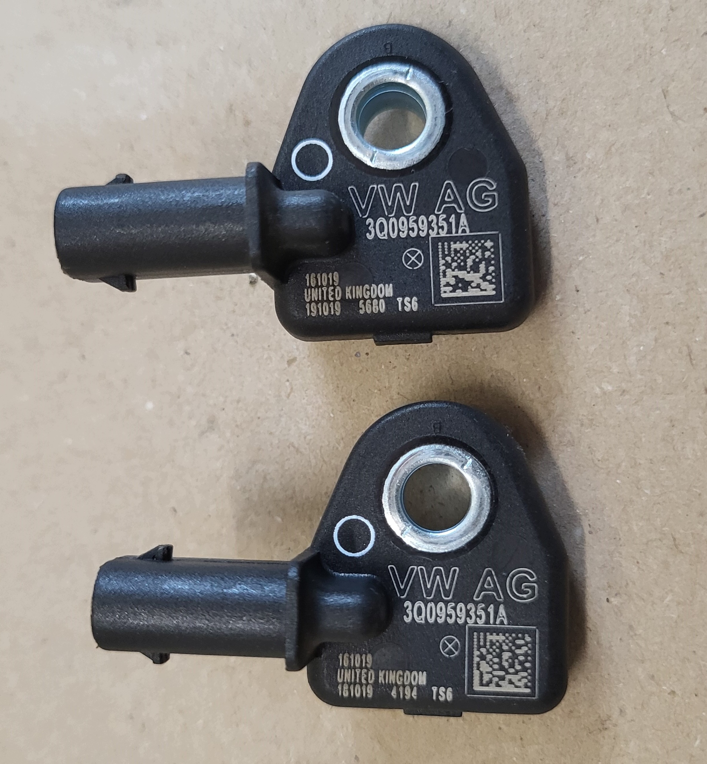 2X impact sensor ZDERZENIA SENSOR AUDI VW SEAT SKODA 3Q0959351A OE