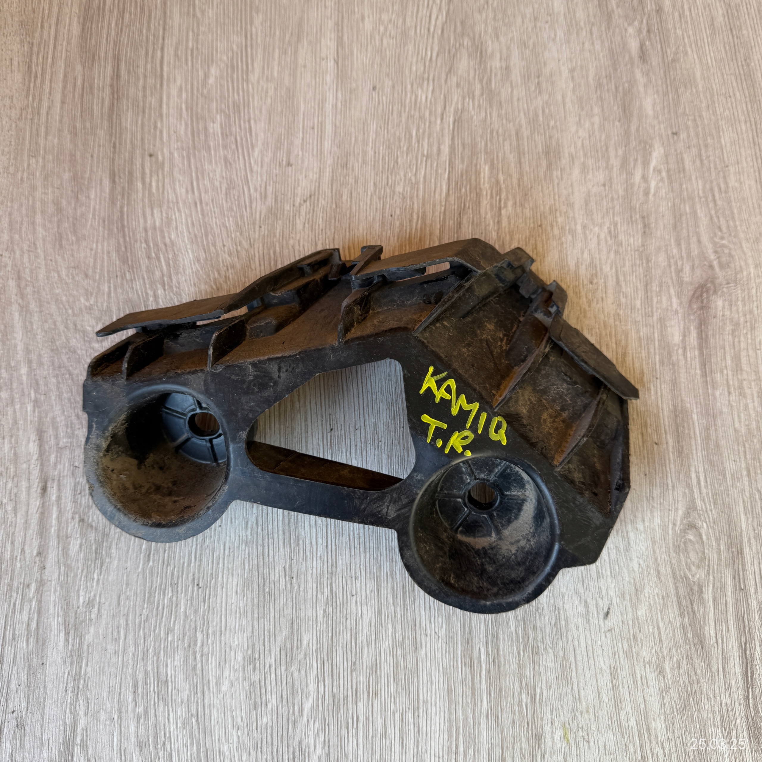 bumper bracket rear right SKODA KAMIQ 658807394A