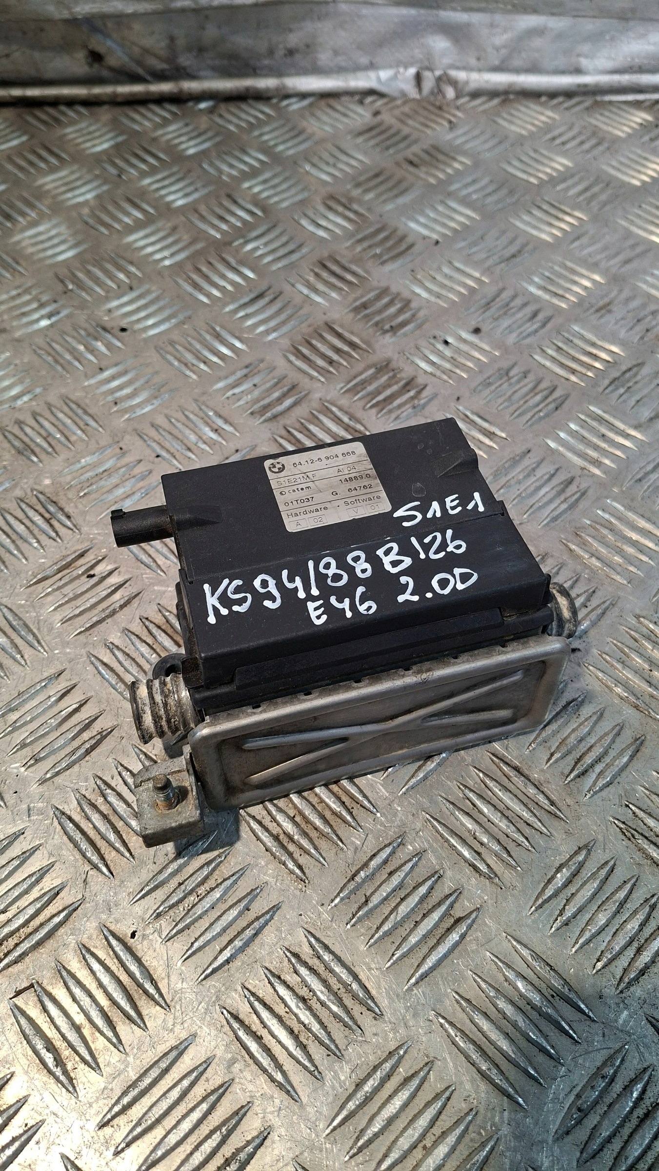 Podgrzewacz płynu chłodzącego BMW 3 E46 320d 136KM 204D1 M47N2 6904668