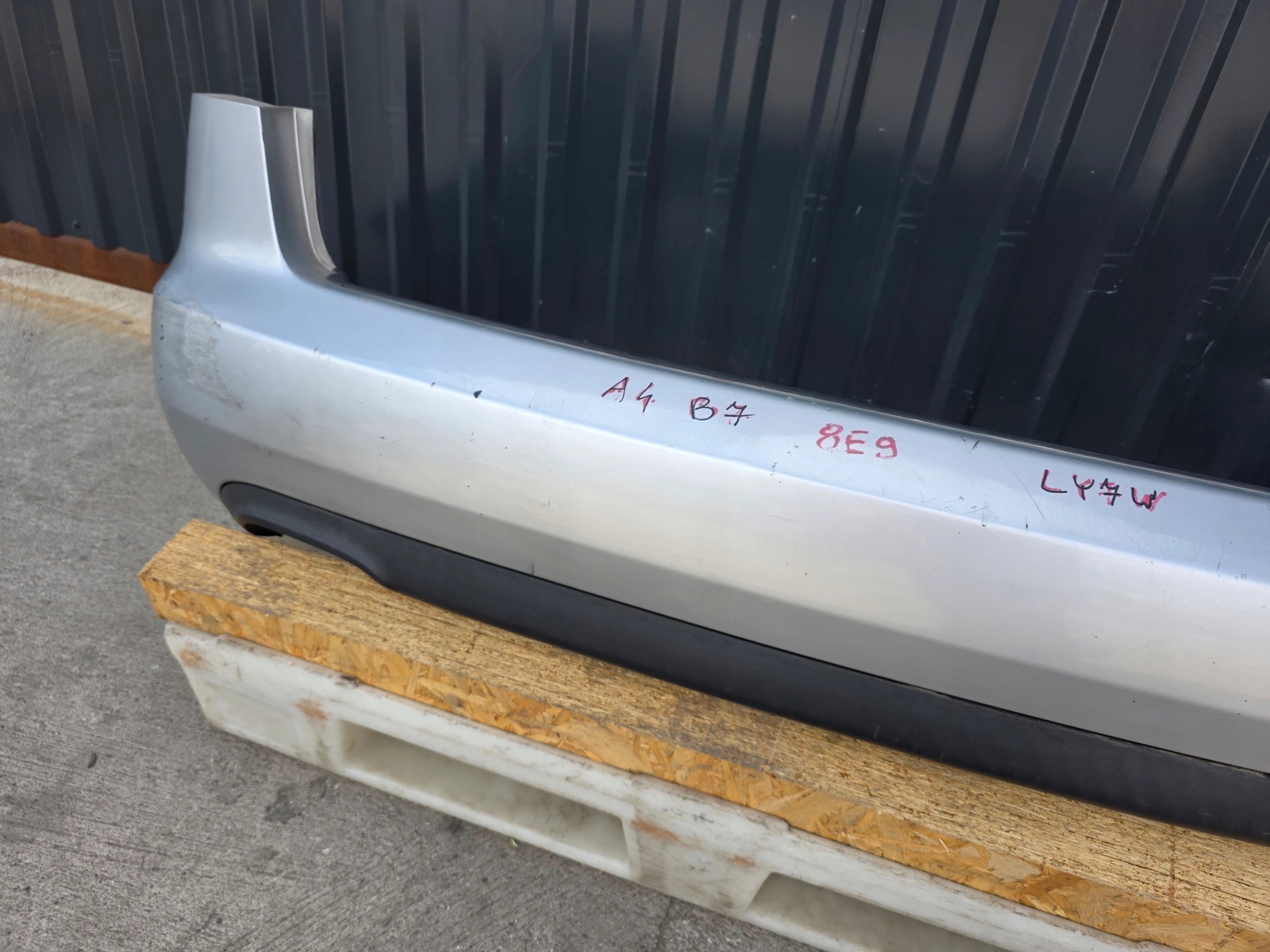 bumper rear part AUDI A4 B7 LY7W without PDC AVANT KOMBI original !!!