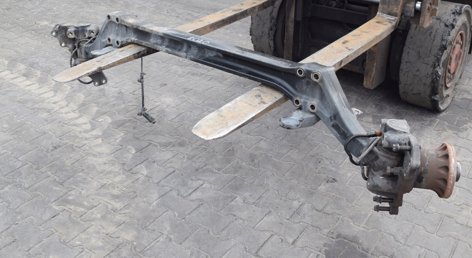 OŚ PRZEDNIA BELKA SOLÓWKA MAN 2020