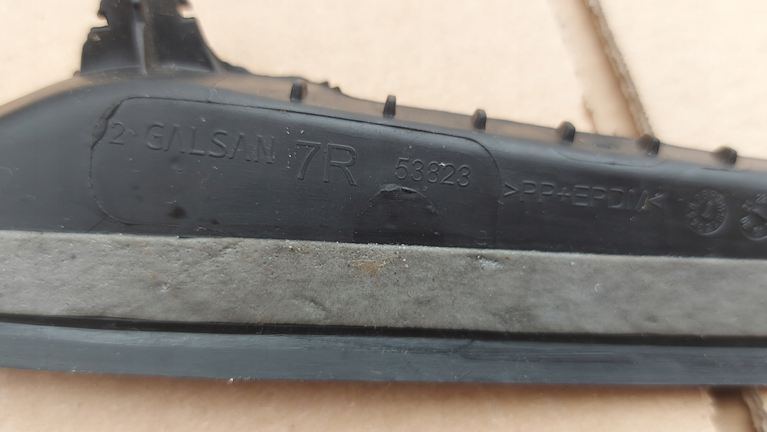 spoiler under the window right TOYOTA COROLLA E21 19