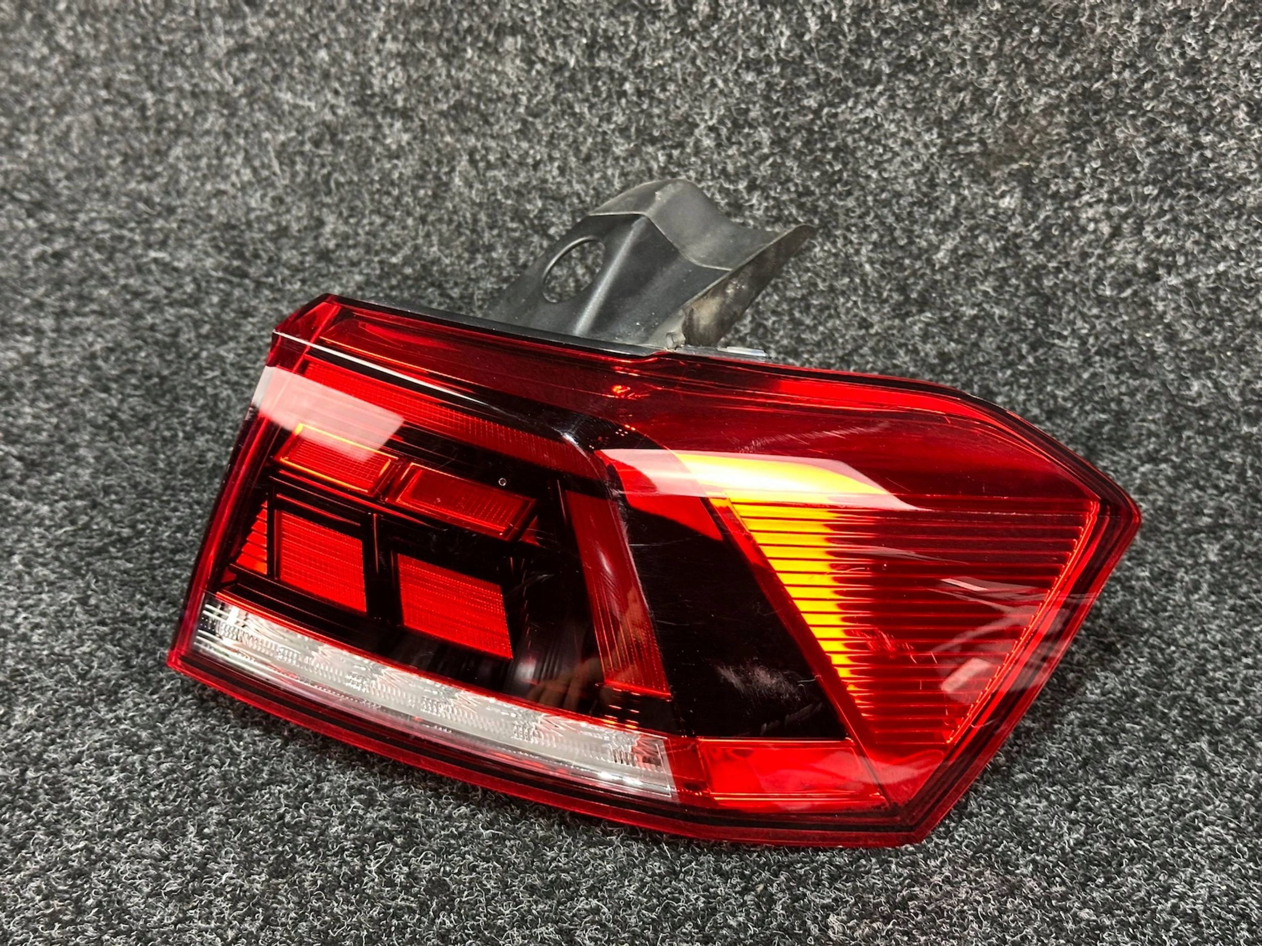 VW PASSAT B8 3G9 KOMBI LIFT LAMPA PRAWA TYŁ TYLNA 3G9945096G Typ samochodu Samochody osobowe