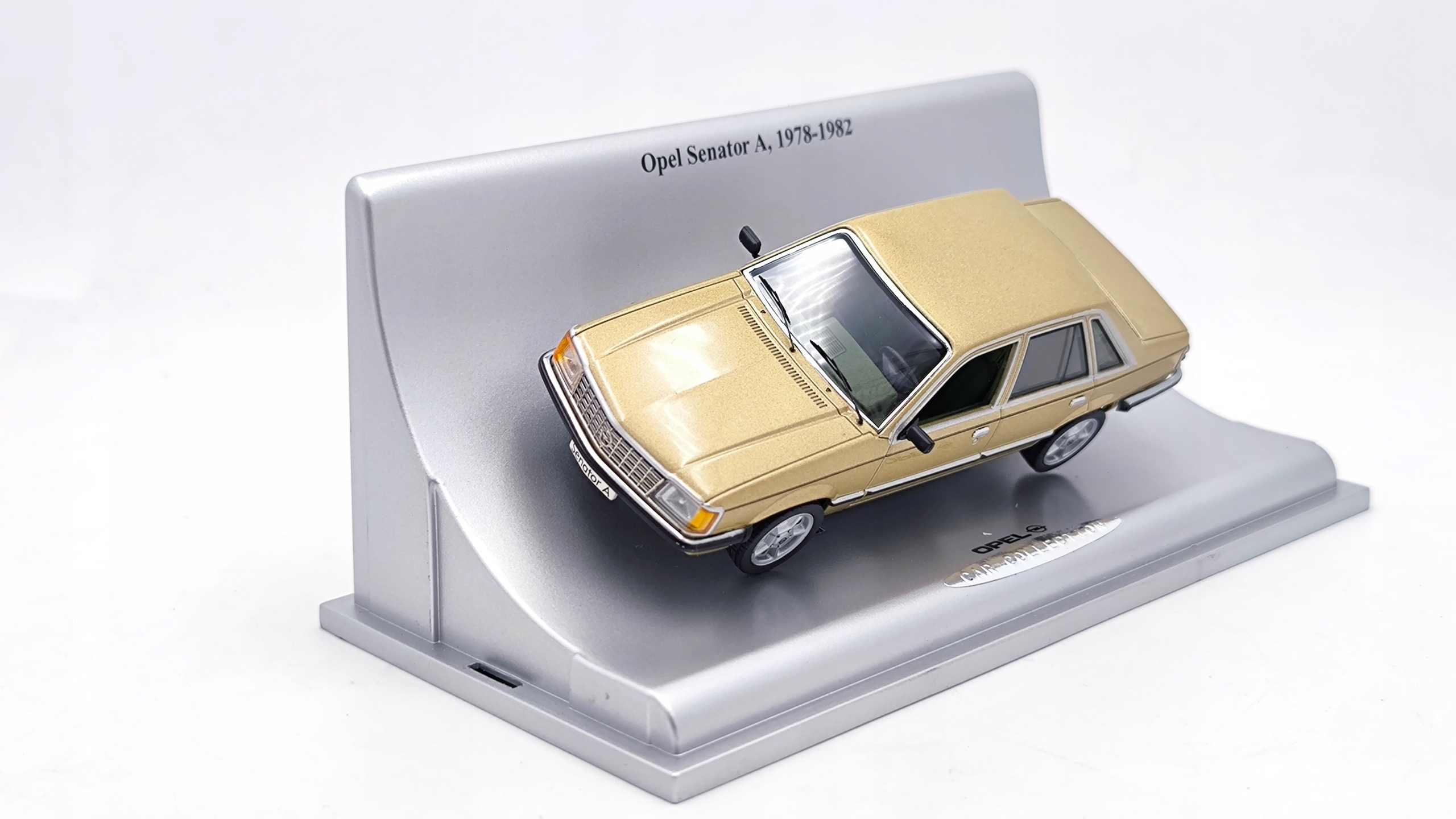 Opel Senator A 1978-1982 1:43 Schuco