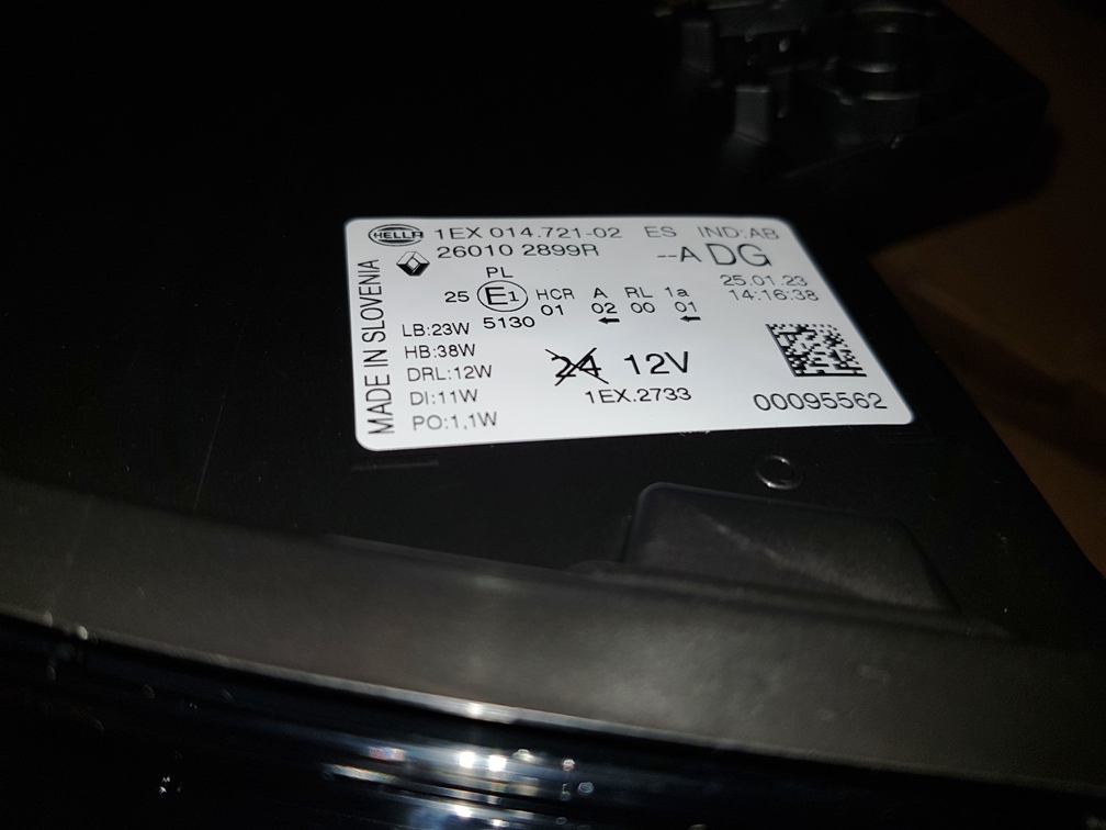 LAMPA PRZEDNIA PRAWA RENAULT TRAFIC IV 260102899R Rodzaj świateł mijania LED