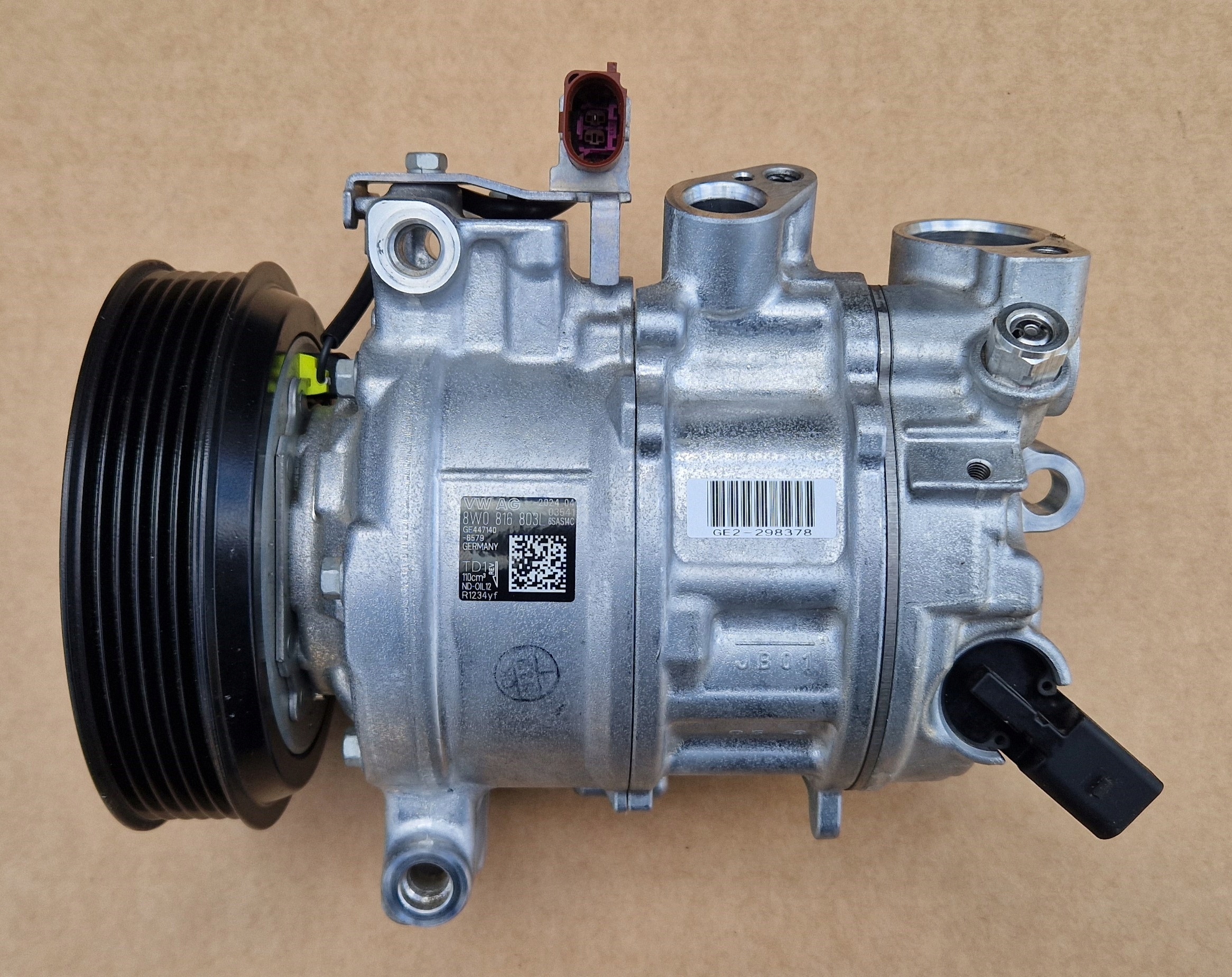 SPRĘŻARKA KLIMATYZACJI 8W0816803L IDEAŁ ORYGINAŁ JAK NOWA VW SKODA 2024 ROK