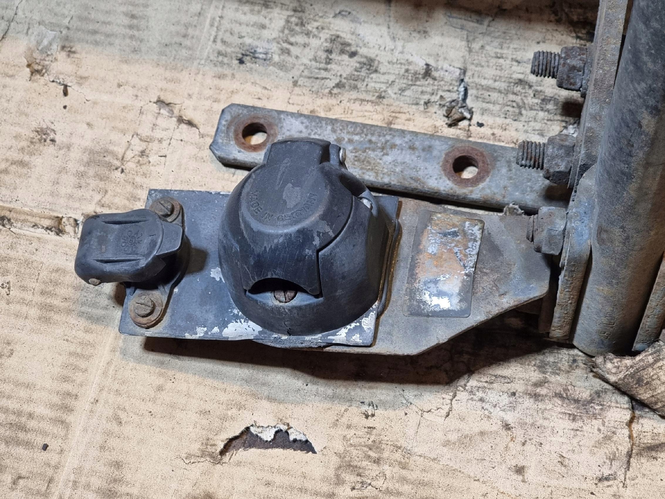 tow+bumper support rear part VOLVO V40 S40 04r 2.0B