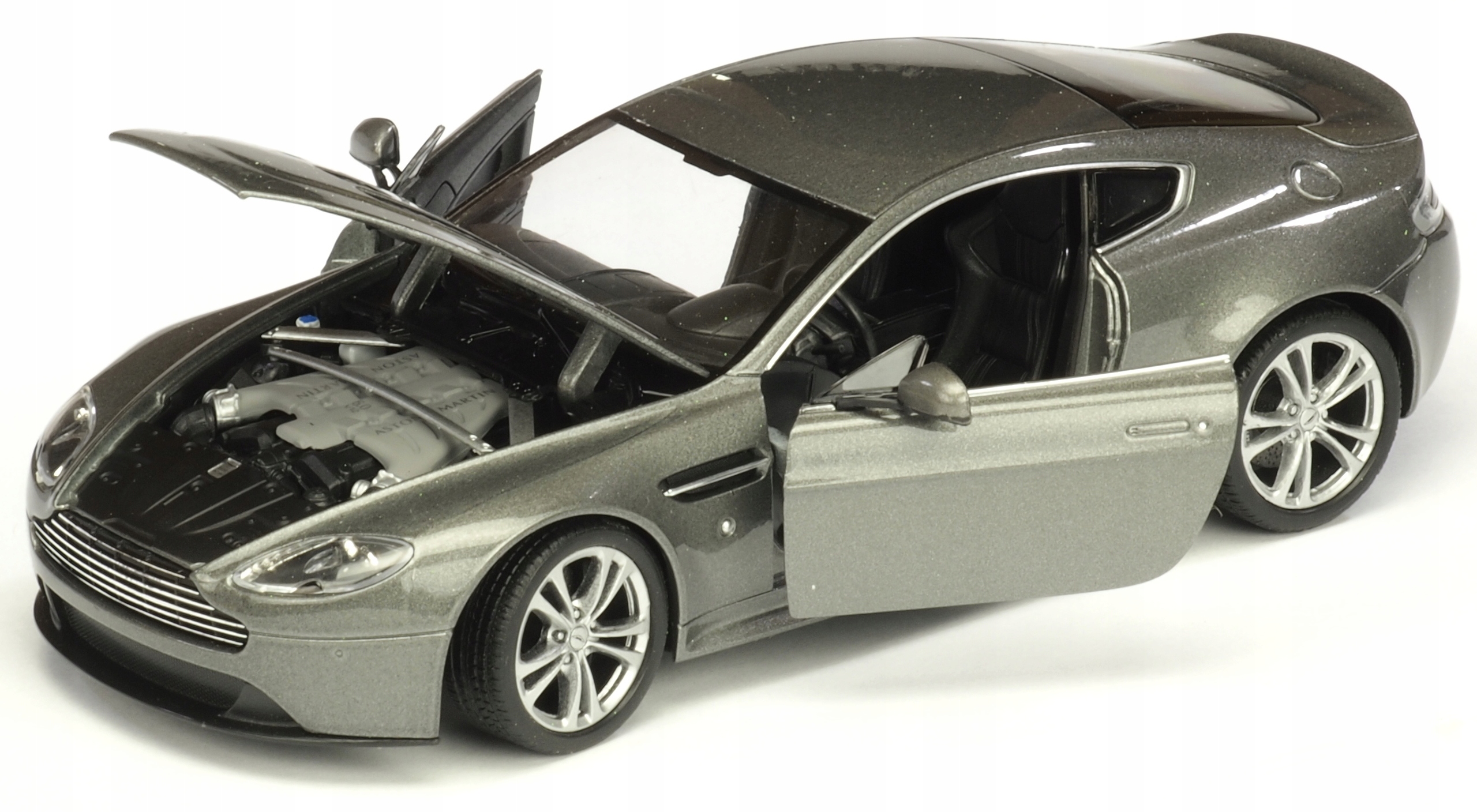 Welly Kovové Auto Aston Martin V12 Vantage
