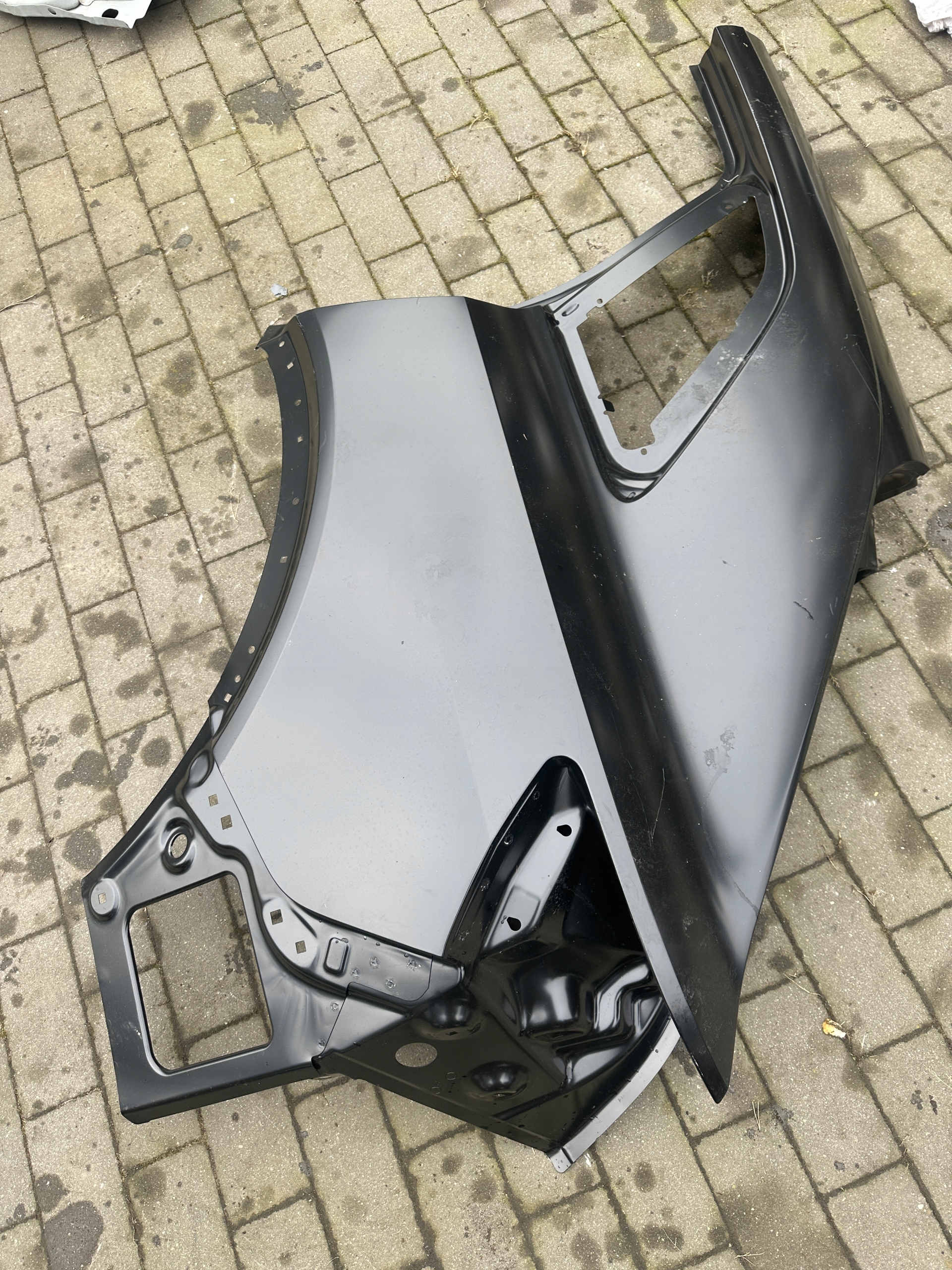 E-TRON TYLNY LEWY BLOTNIK 4KE