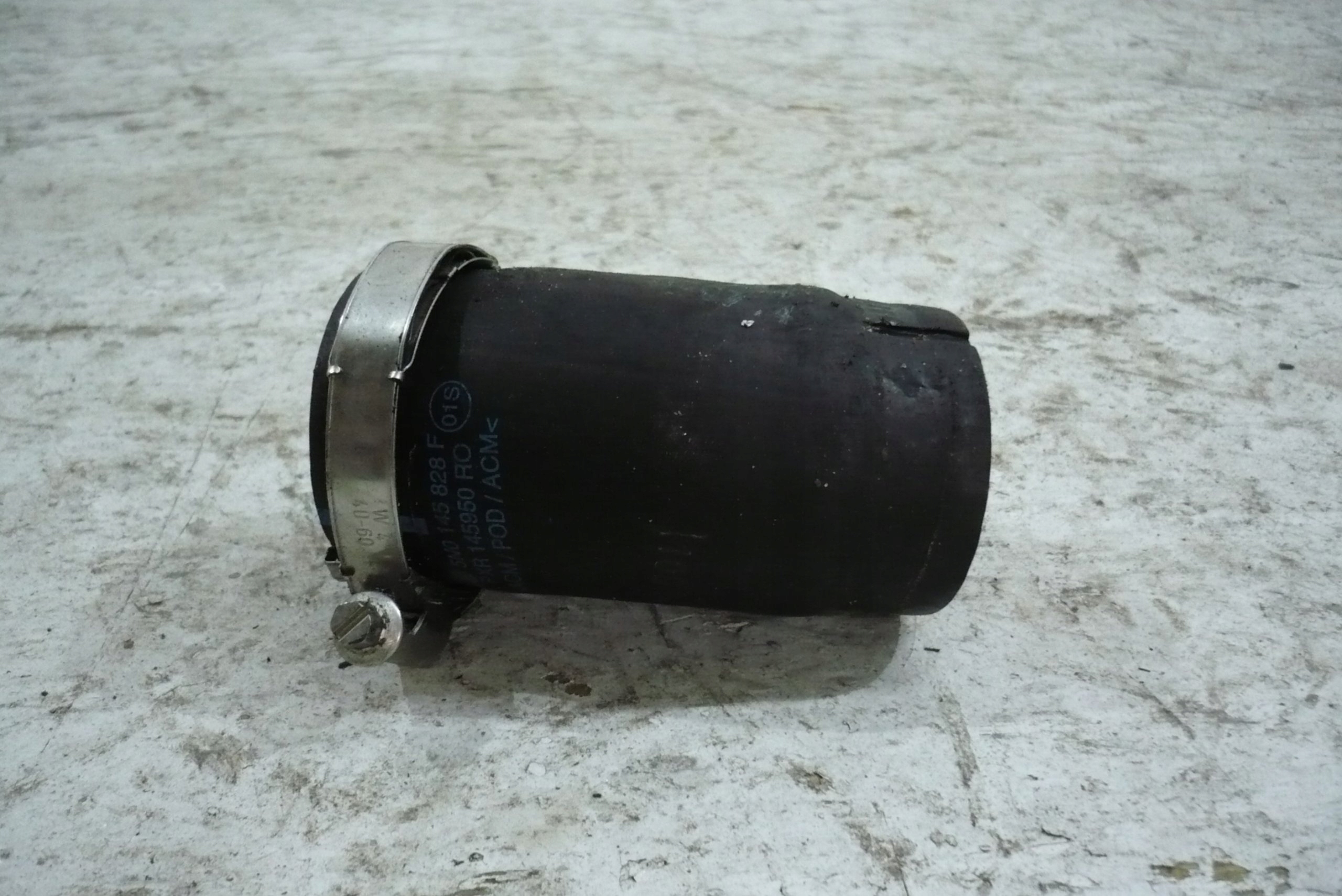 VW Audi Seat hadice trouba intercoolera 5N0145828F