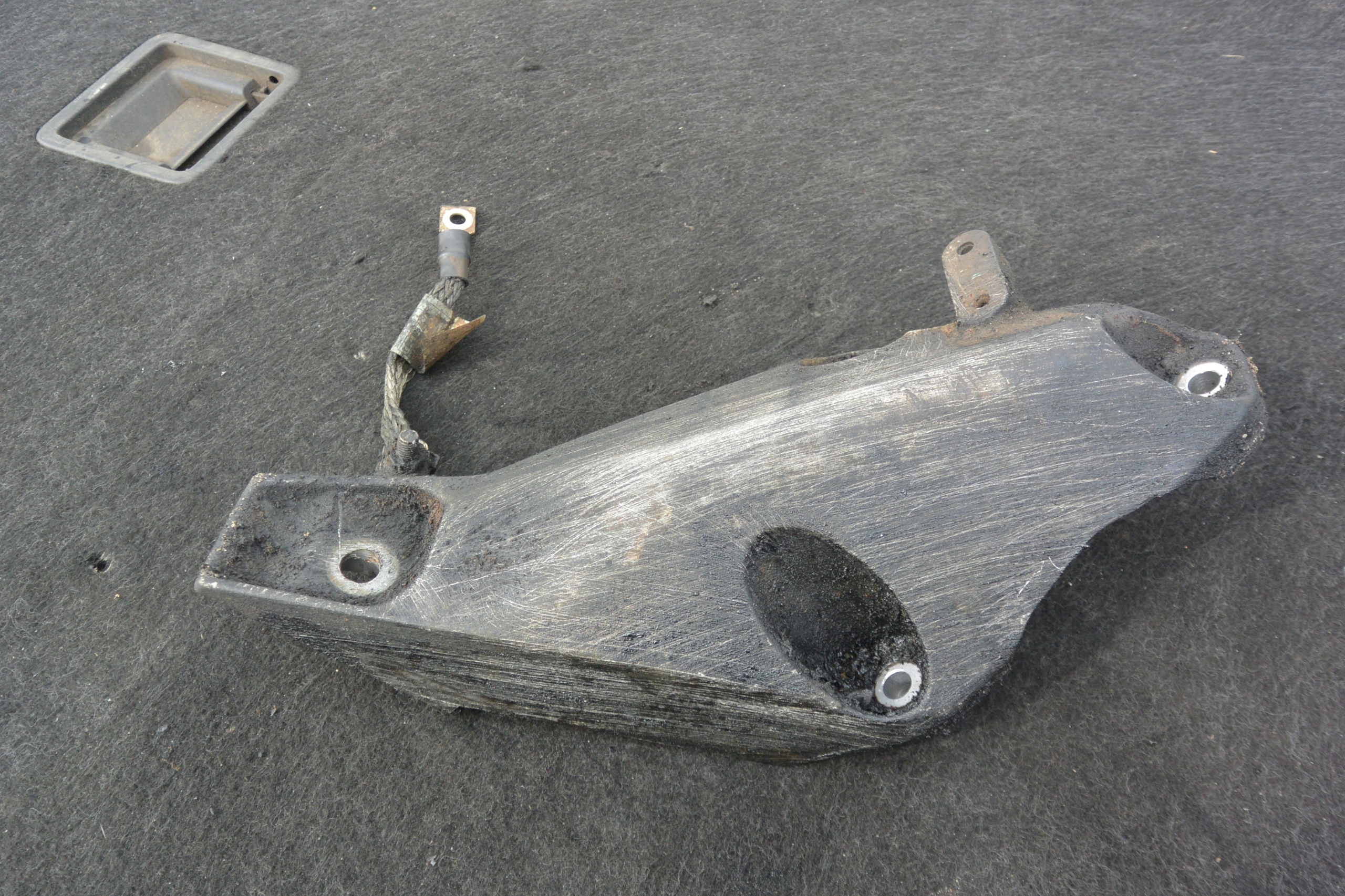 holder engine mount left 3.0D BMW X5 X6 E70 E71