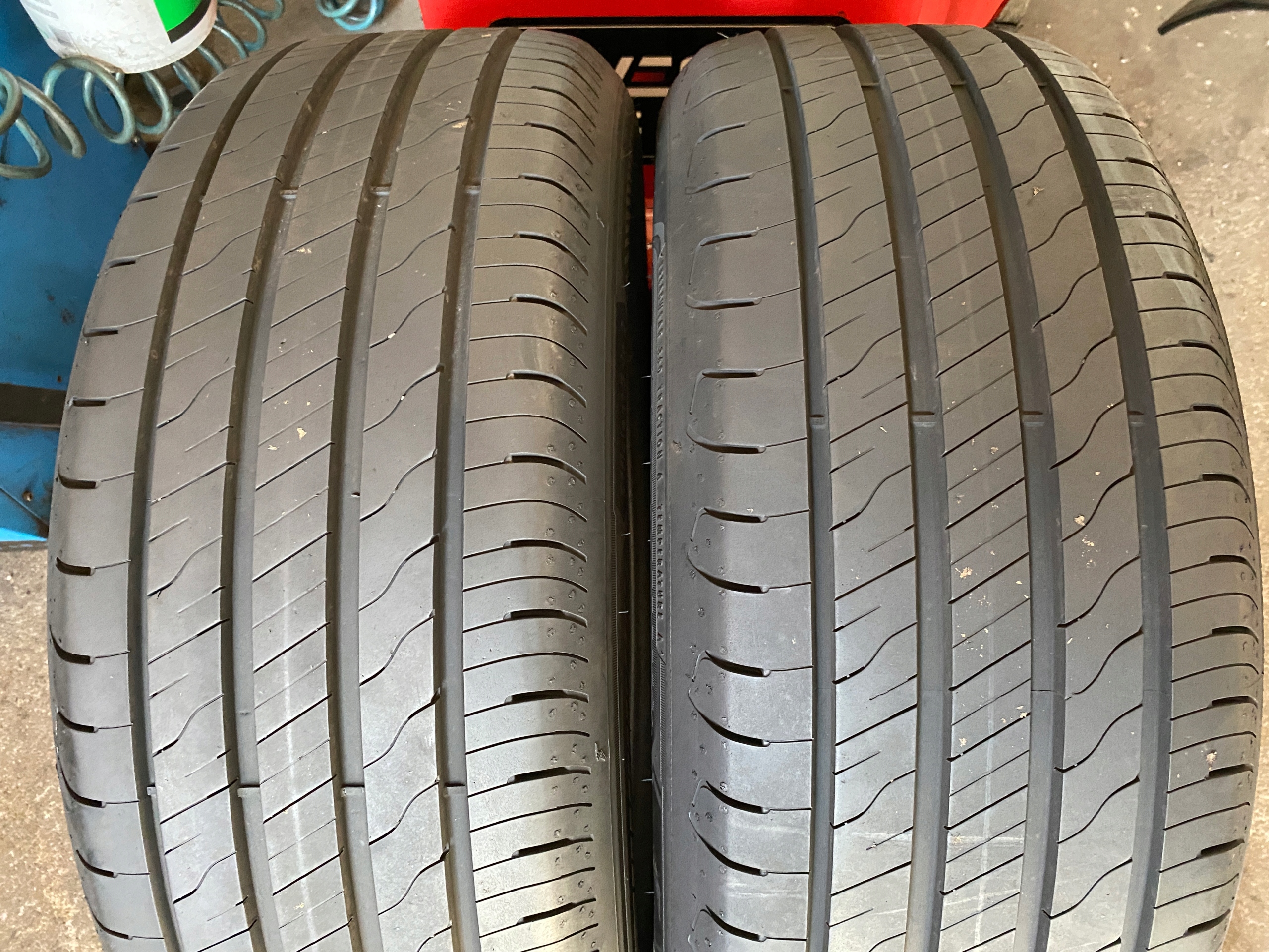 2 tyres summer 235/55R18 Goodyear EfficientGrip 2 SUV as new 8mm