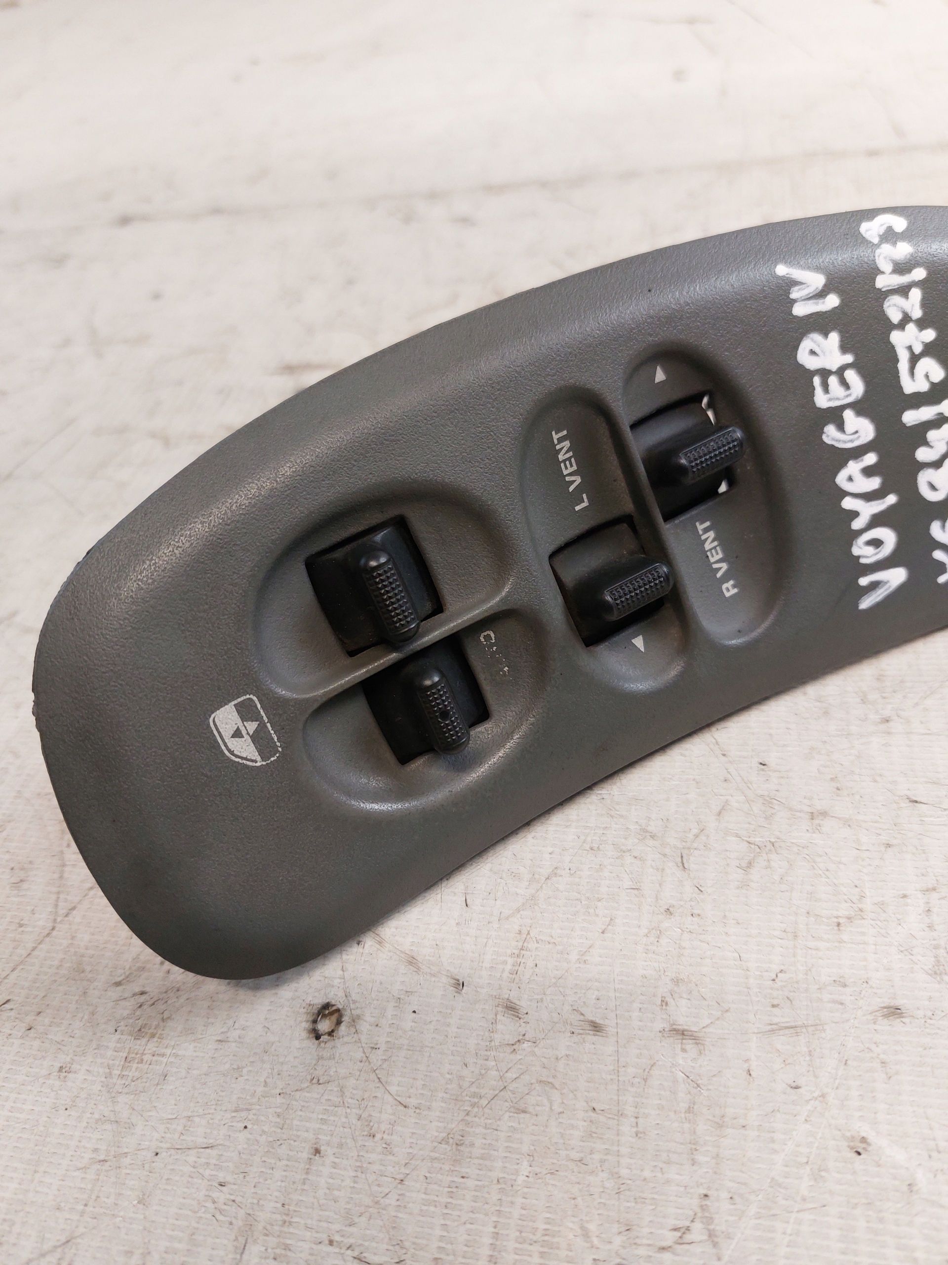 window control switch CHRYSLER VOYAGER IV