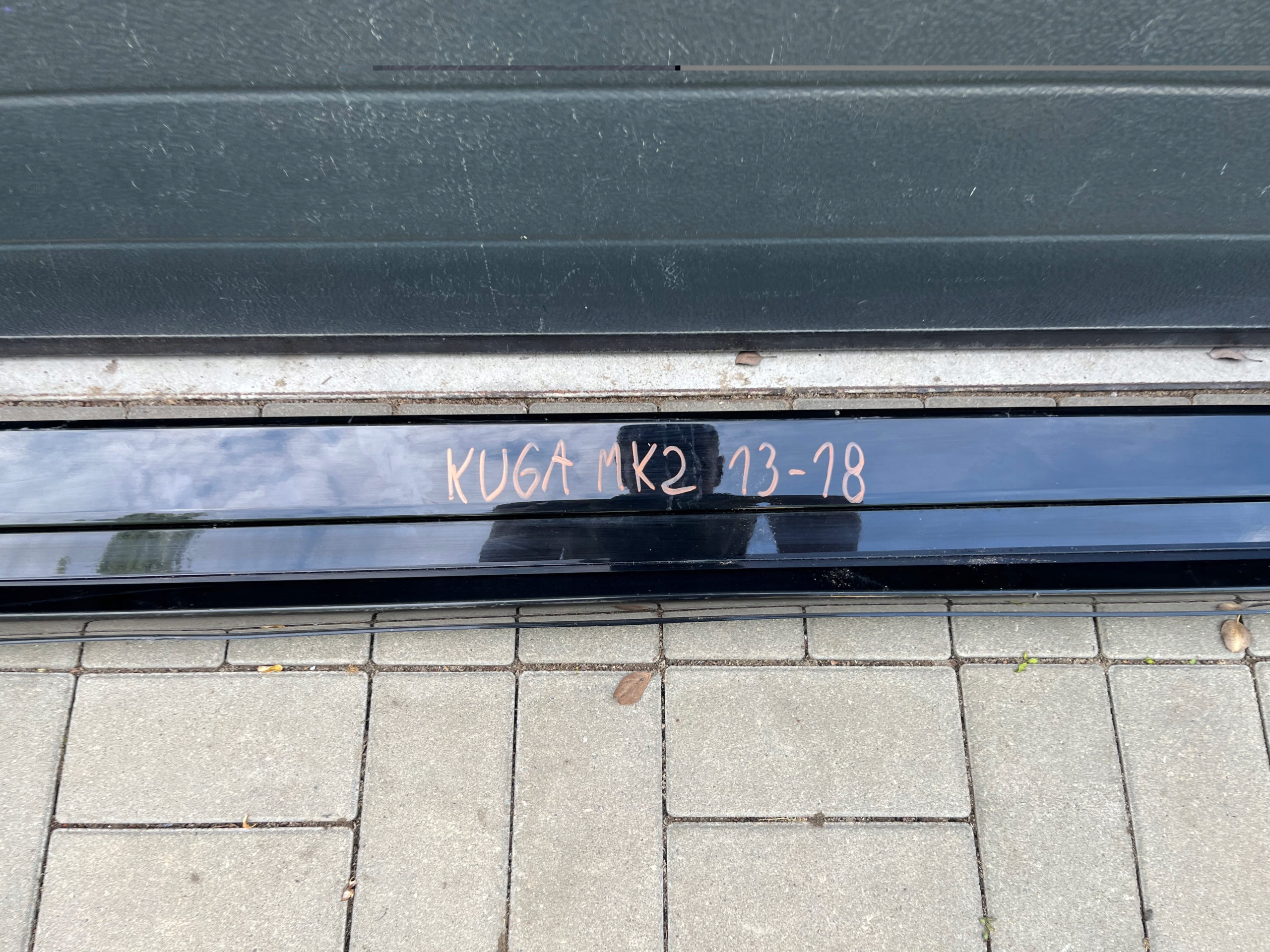 Ford Kuga MK2 12- moulding threshold left