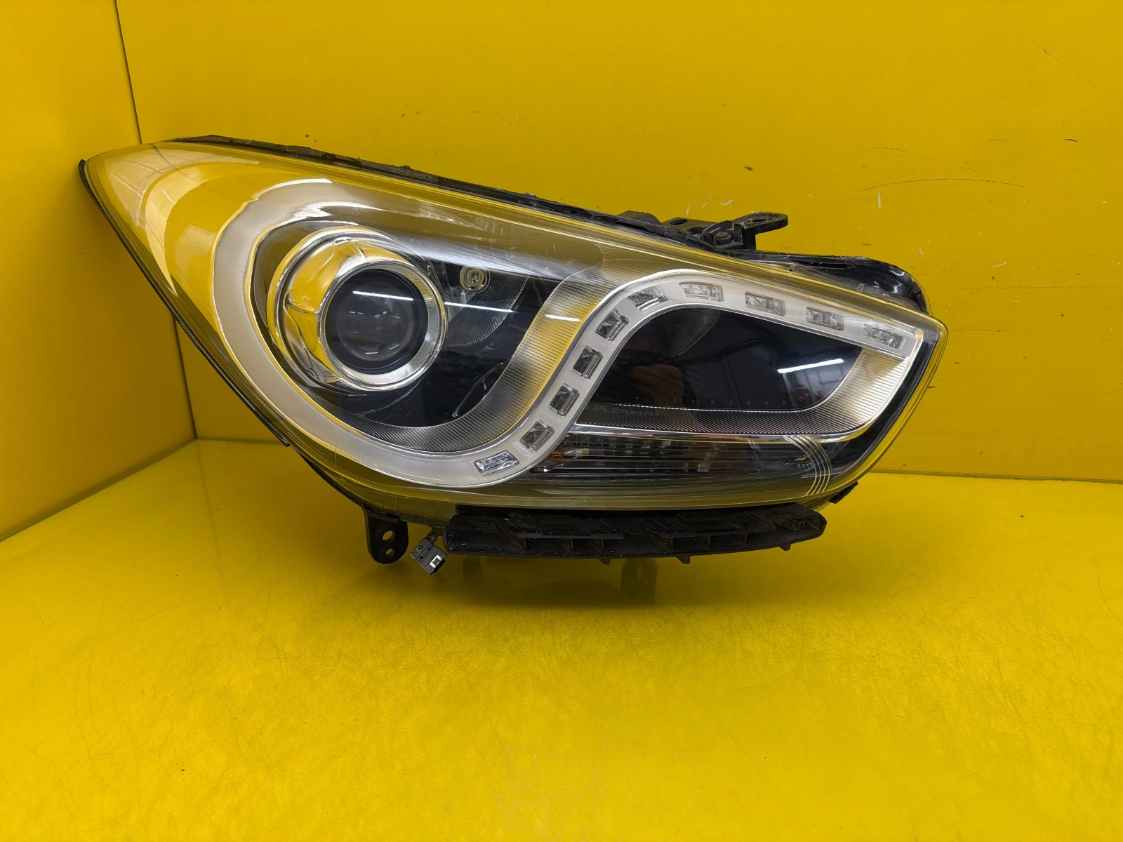 light right front Hyundai i40 Xenon Led 92102-3Z330