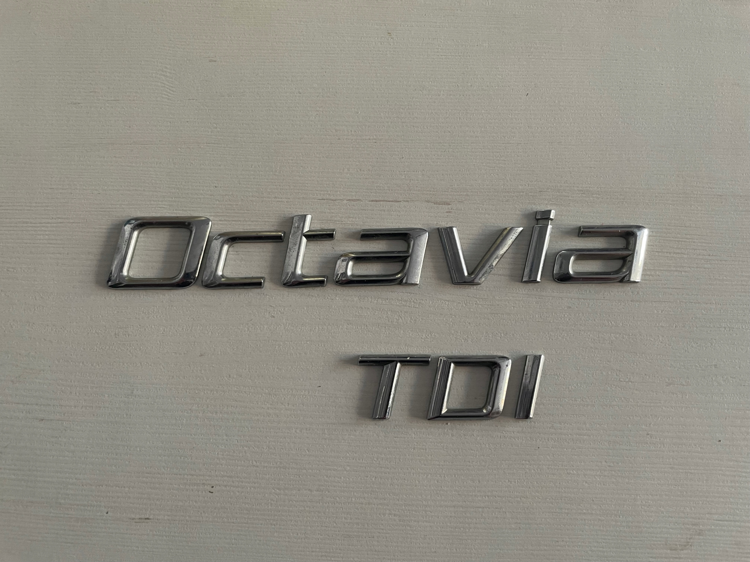 Octavia 2 ii рестайлинг 08-13 эмблемы крышки багажника