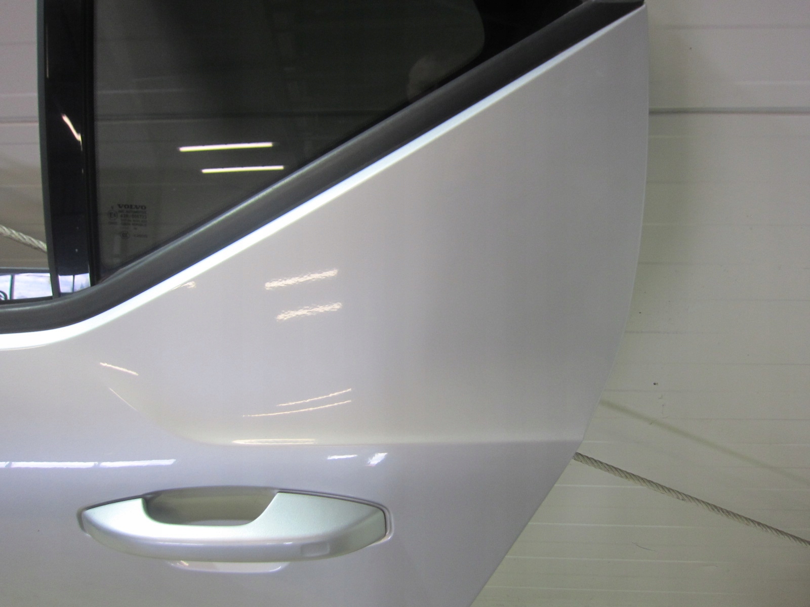 VOLVO XC40 left rear part door left rear. complete colour 711-16 silver XC 40