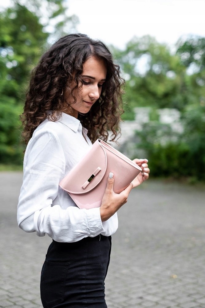 BEŻOWA KOPERTÓWKA TOREBKA DAMSKA SOLOME D5 LAKIER Kolekcja D5