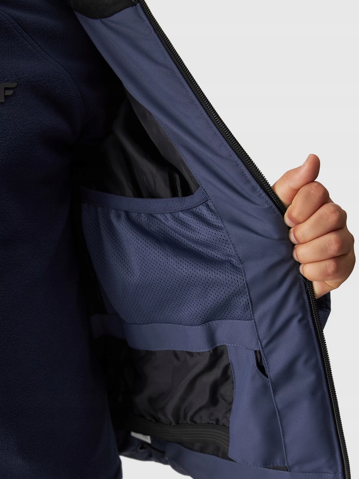 KURTKA ZIMOWA CHŁOPIĘCA 4F JUNIOR NARCIARSKA Z KAPTUREM CIEPŁA AW23M298 Przeznaczenie Narty