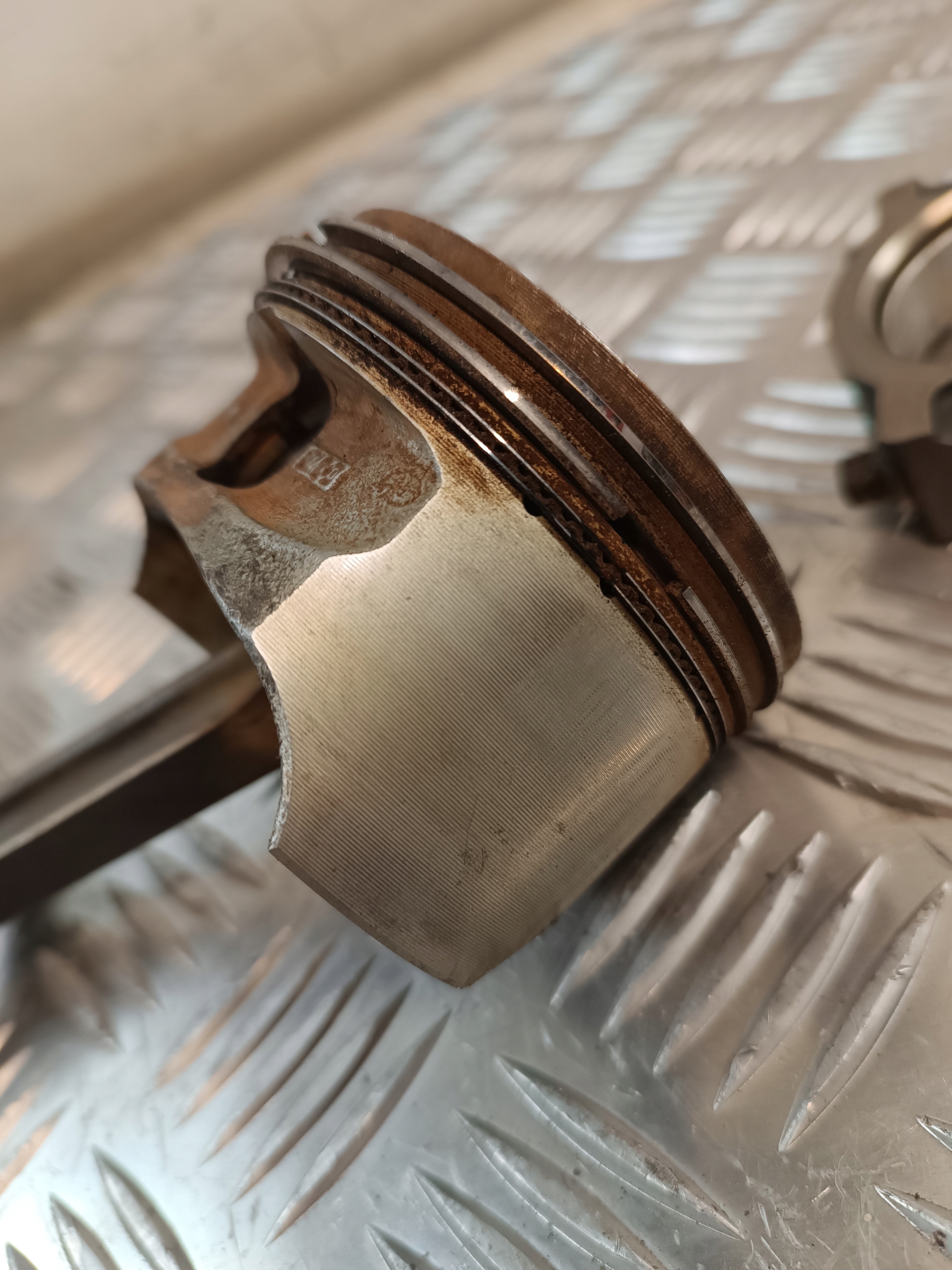 piston connecting rod FORD FOCUS MK III 1.6B