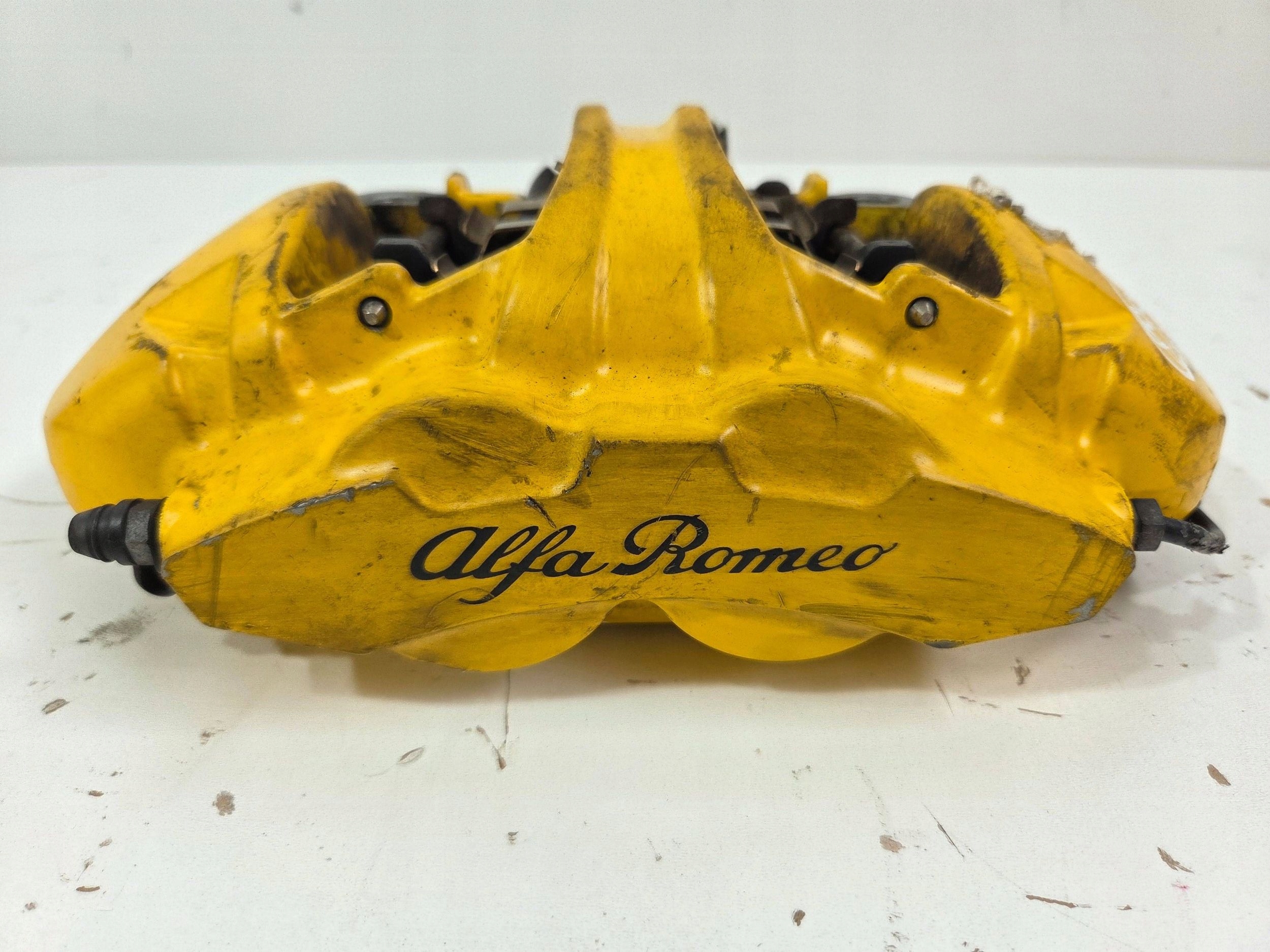 Alfa Romeo Stelvio Q4 / 2,0T caliper brake front left 20C29807 (B668)