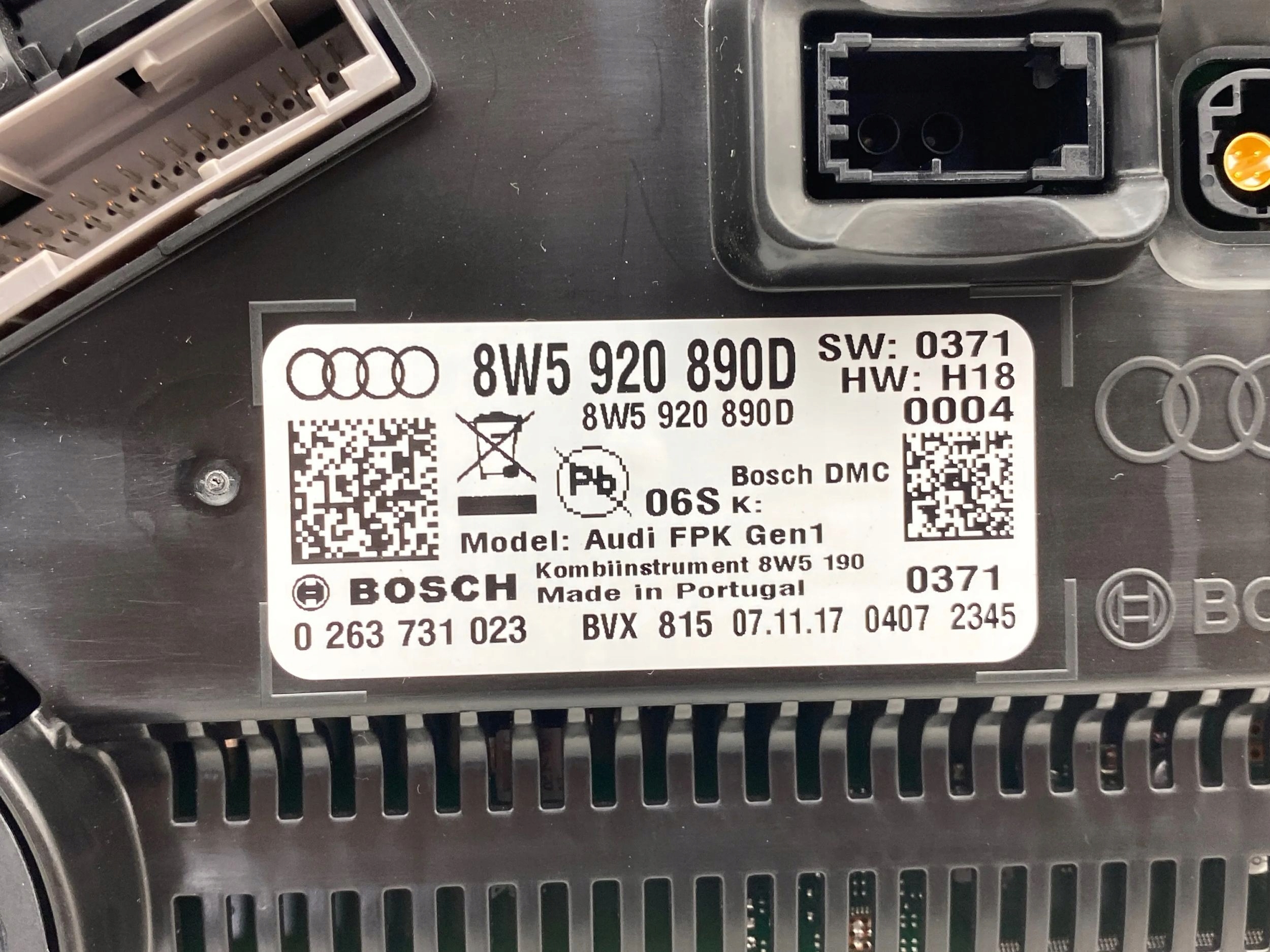 спидометр часы Audi A4 8W5920890D