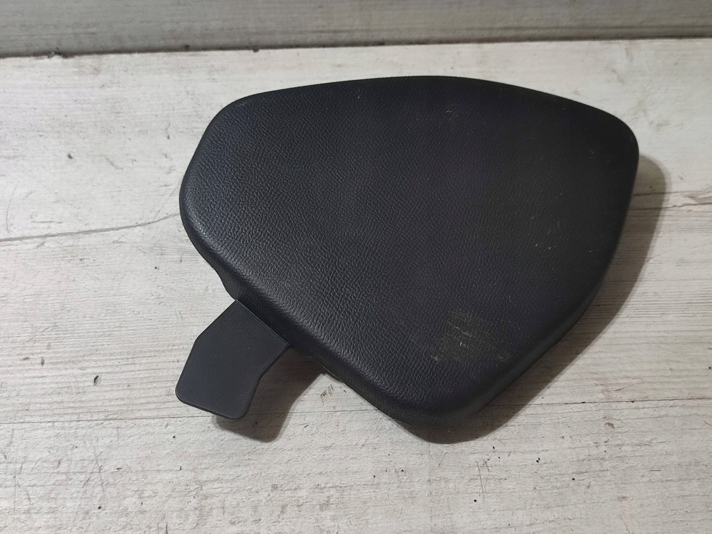 Peugeot 2008 II 2020 front side left side seat oparcie