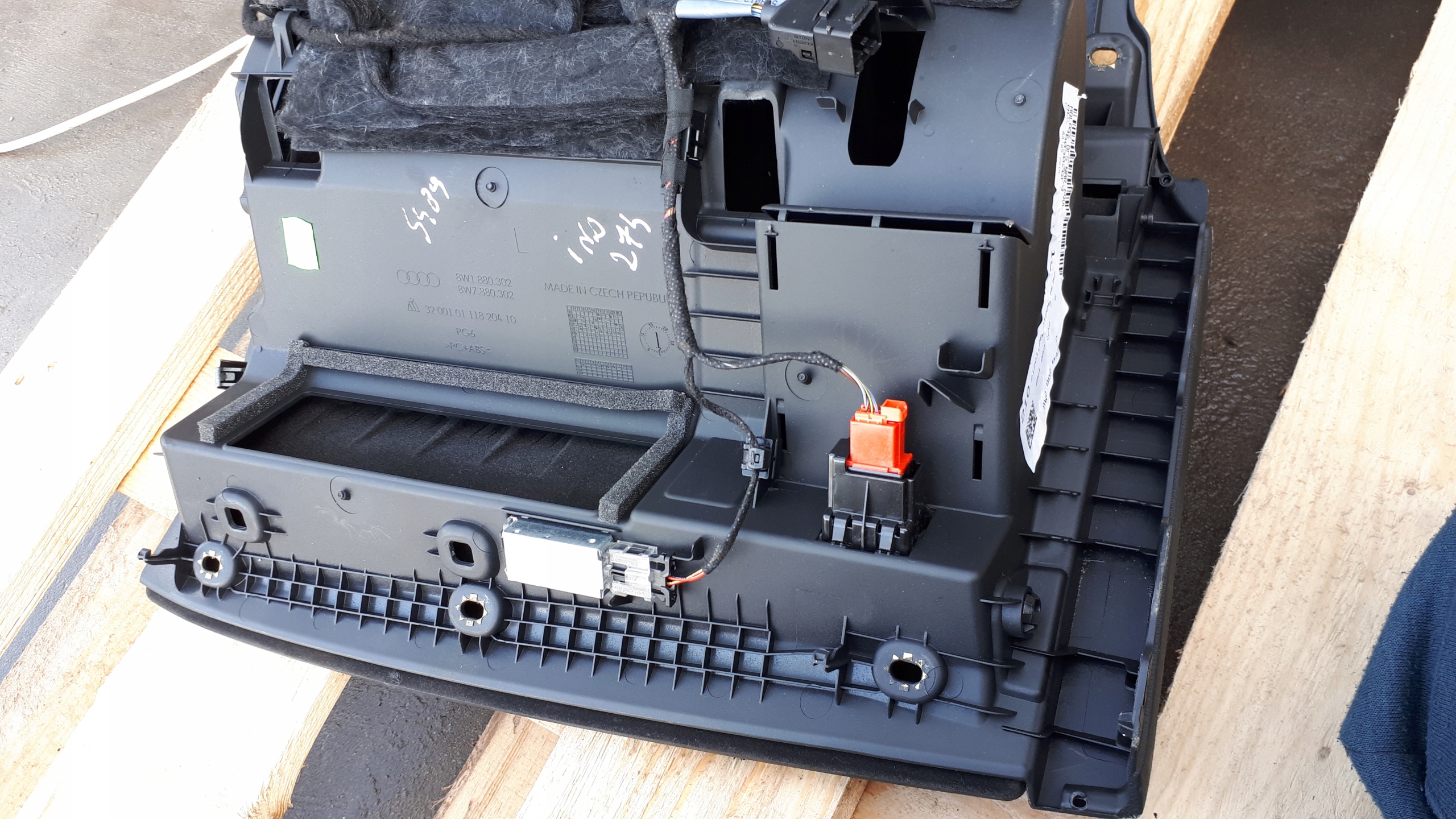 S4 B9 A4 8W бардачок пассажира 8W1880302 америка